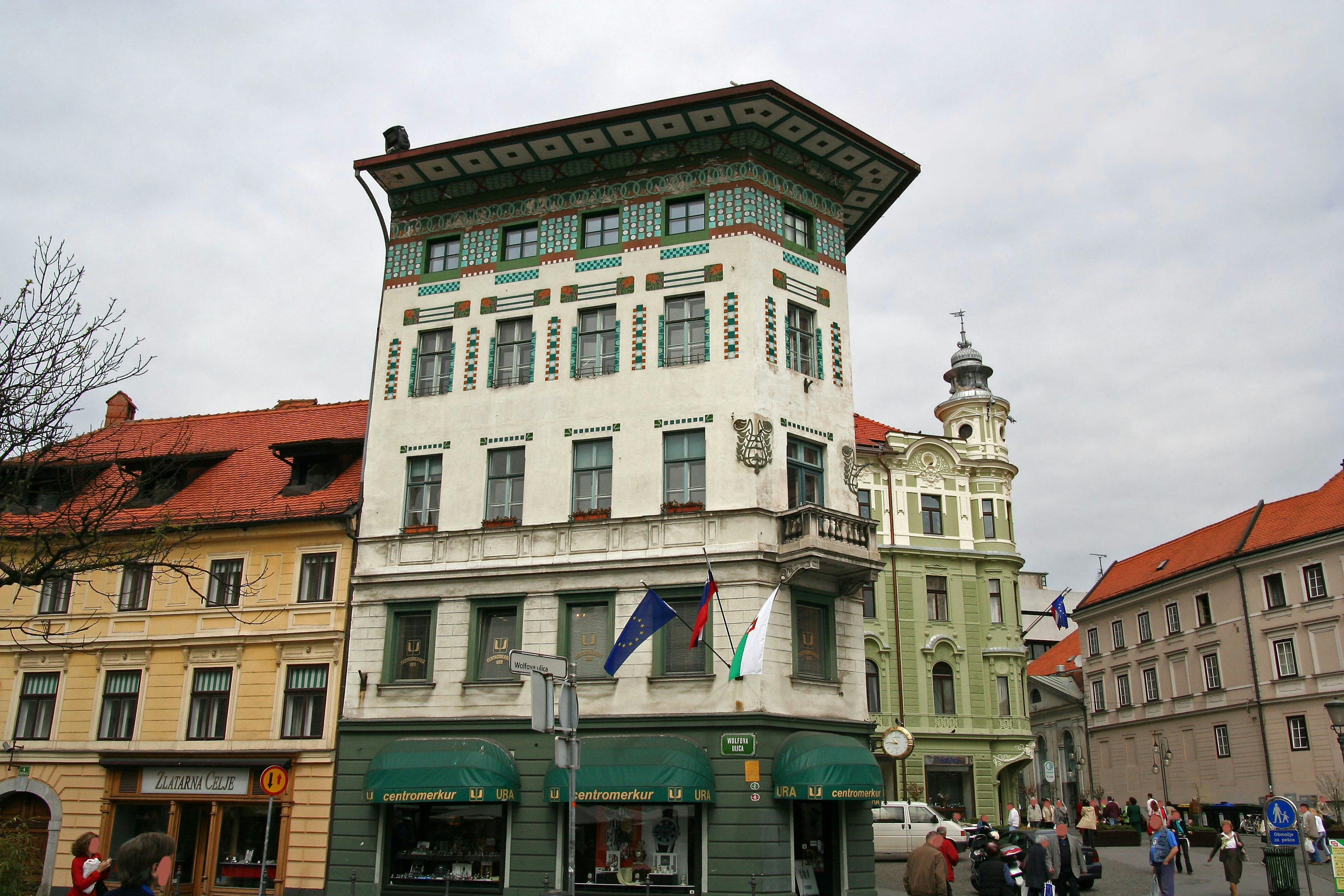 Fachada única de un edificio en Ljubljana Eslovenia