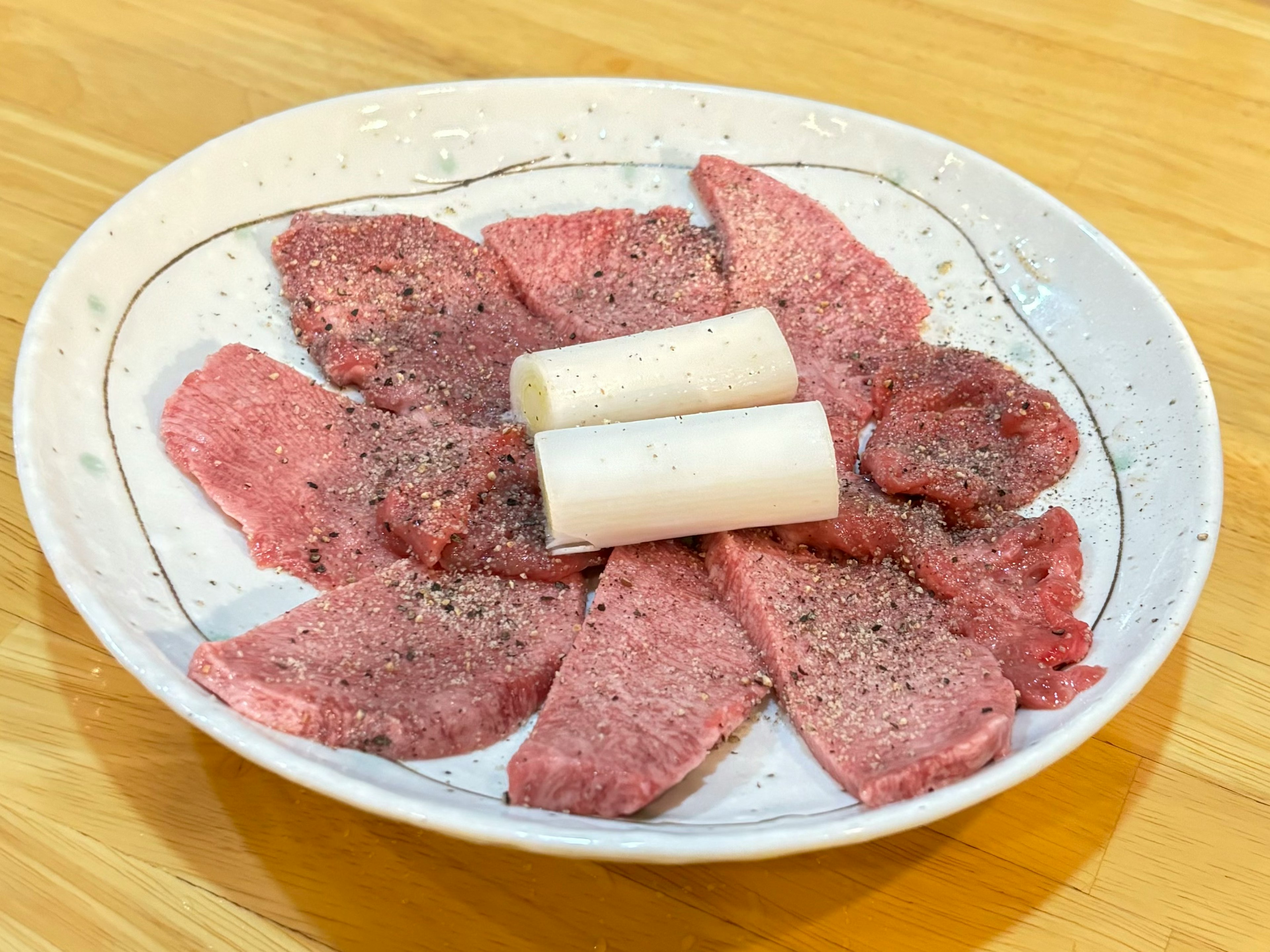 薄切り肉と大根の盛り付け