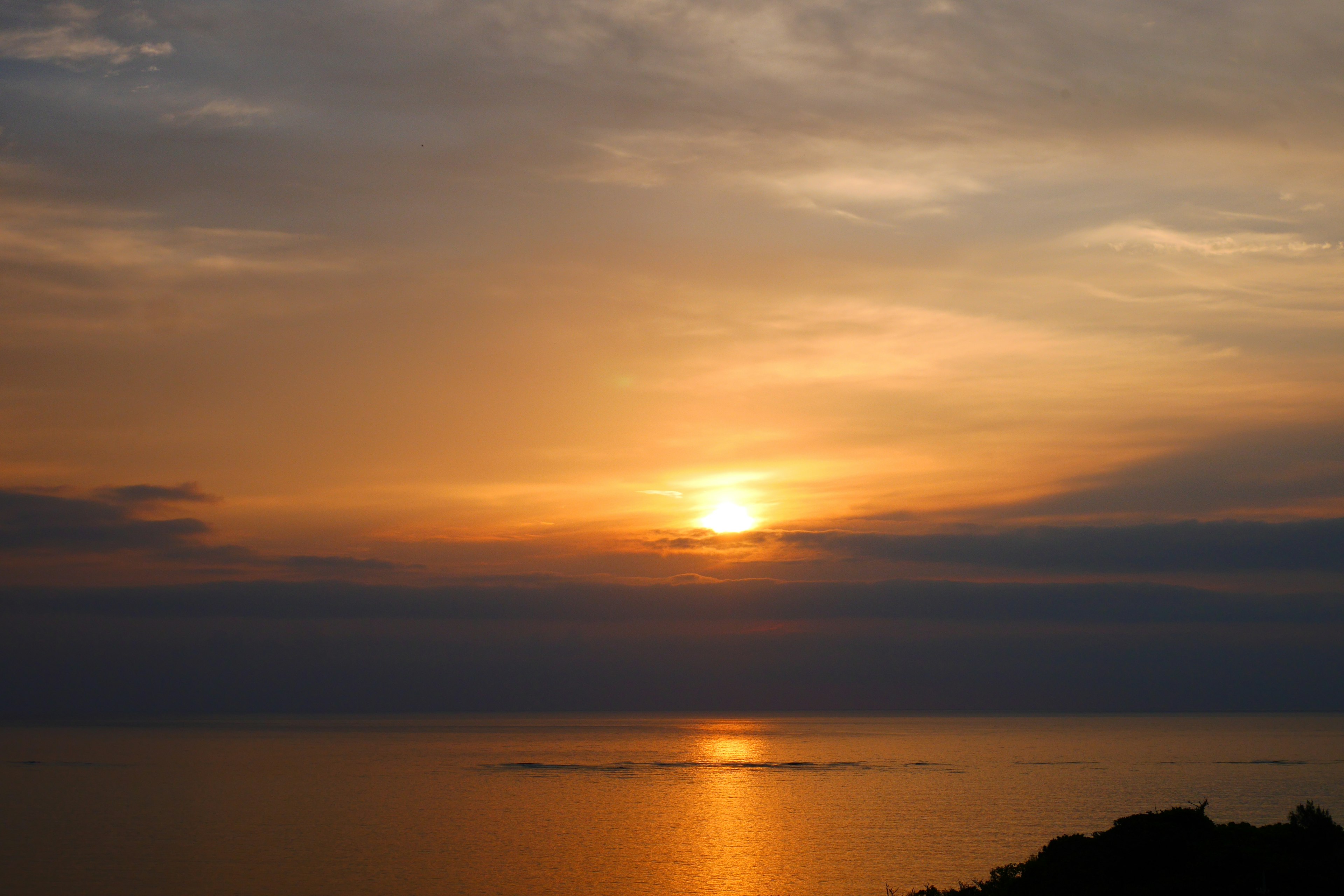 Magnifique coucher de soleil sur l'océan