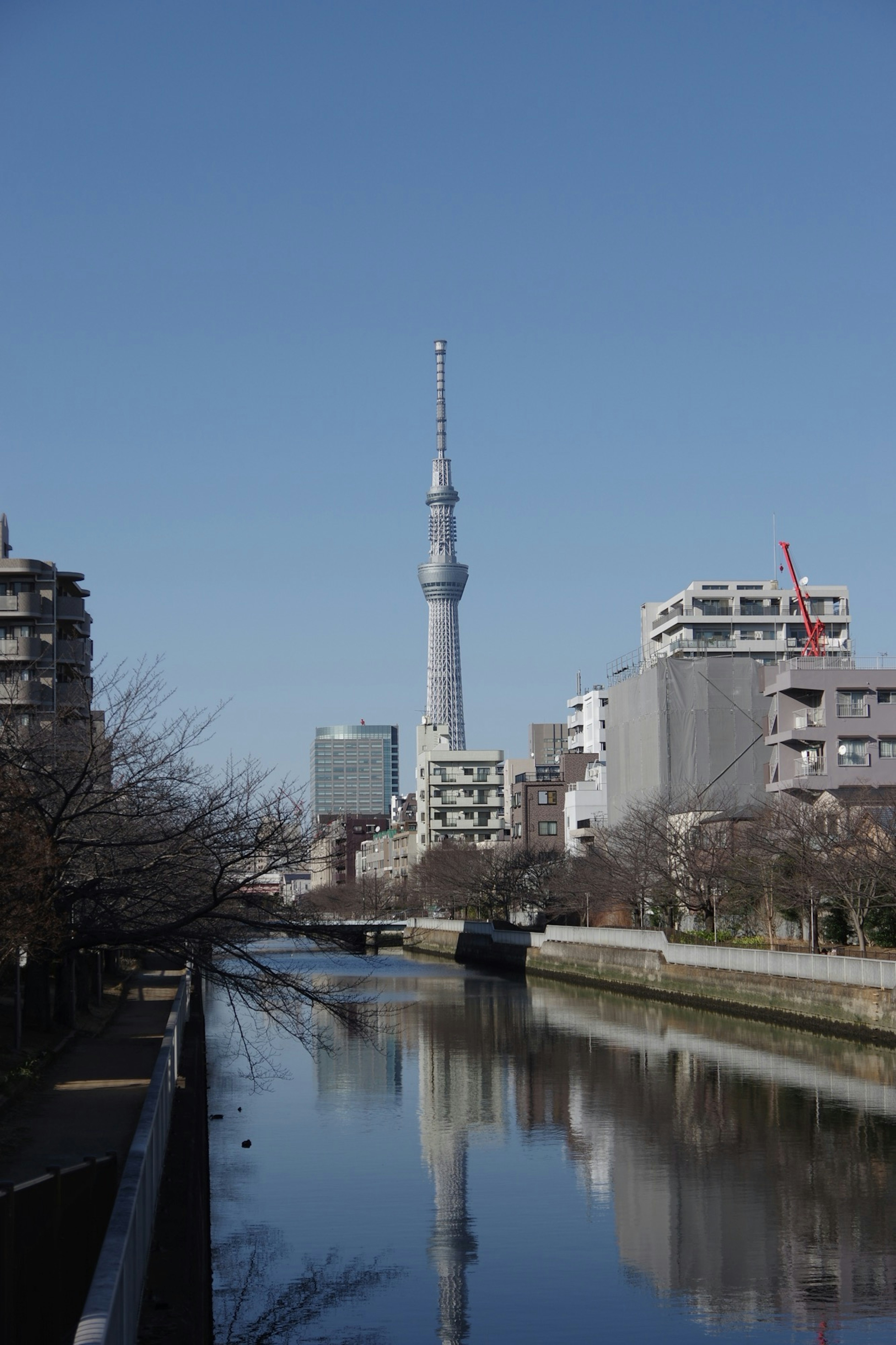 Tokyo Skytree dengan pemandangan sungai