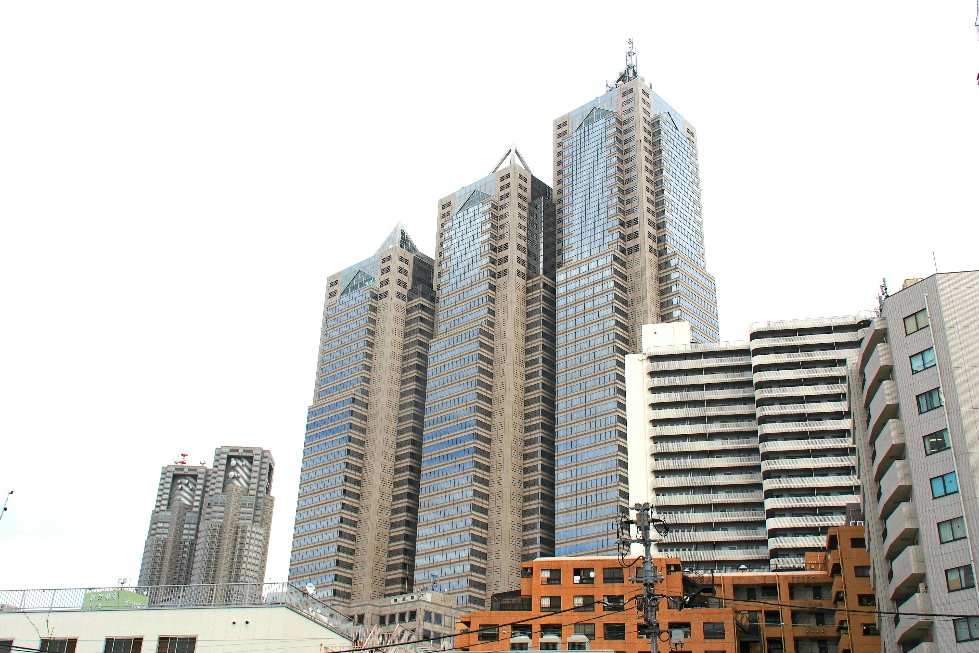 Garis langit kota dengan gedung pencakar langit modern