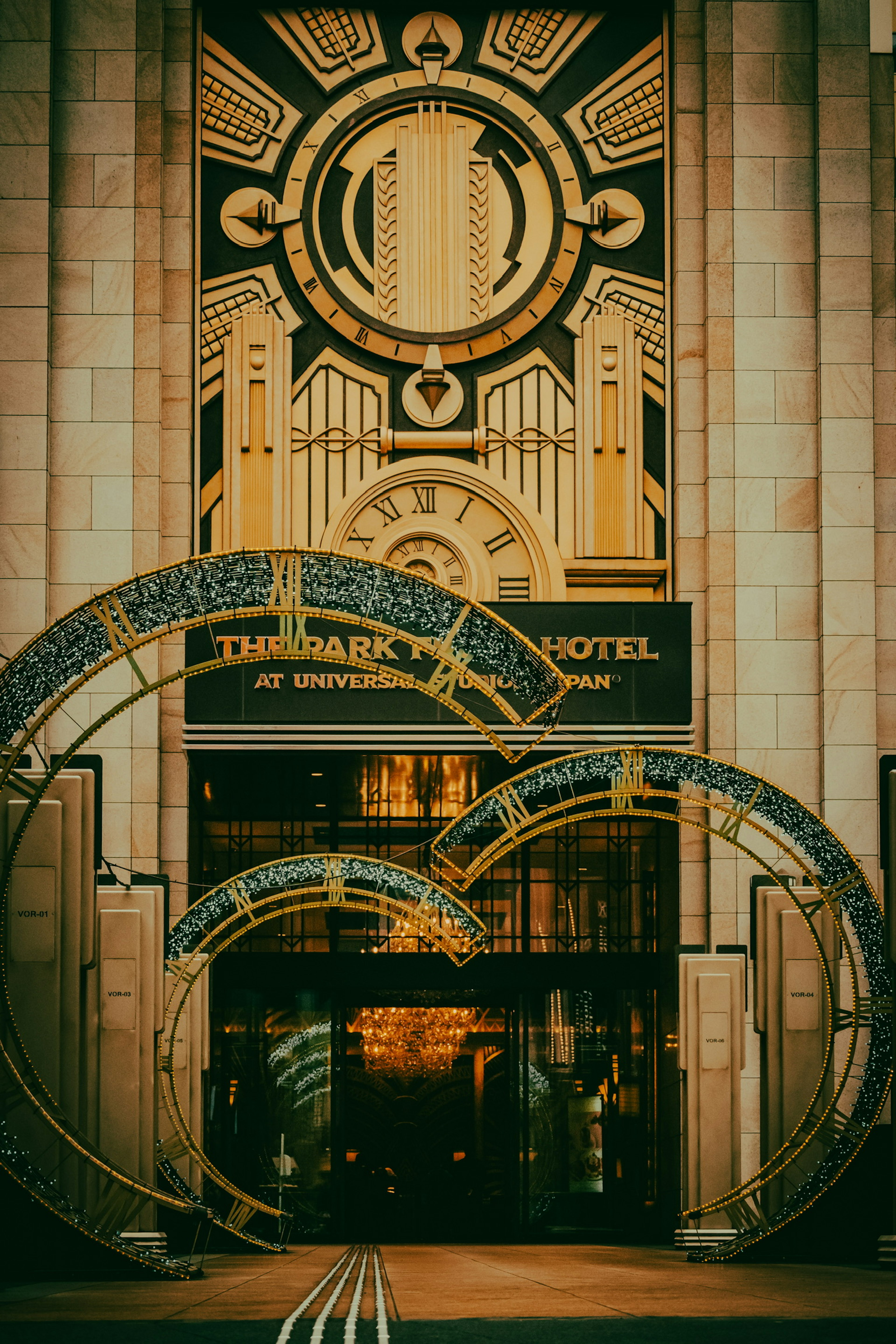 Entrance of a luxurious hotel featuring Art Deco style decoration