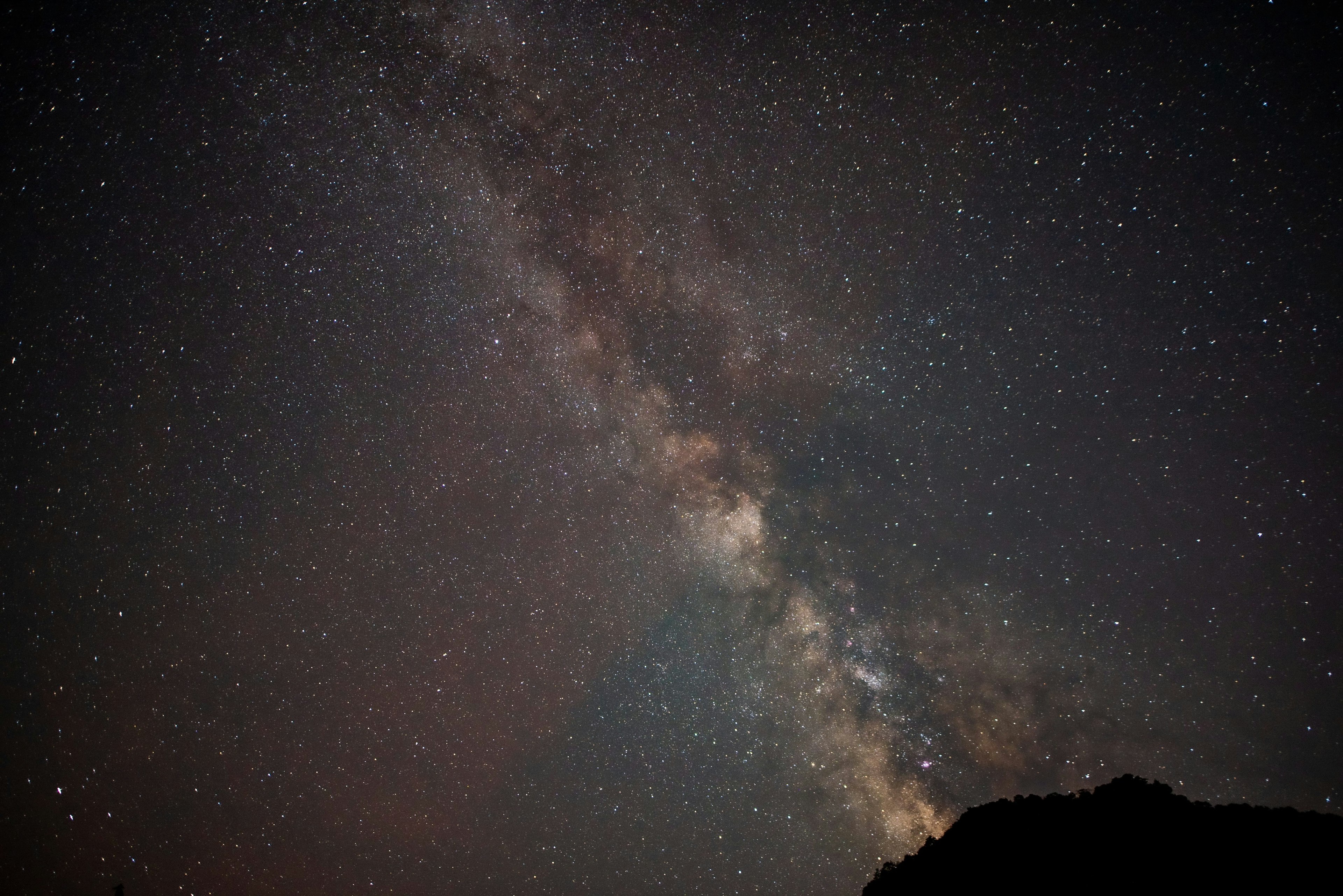 Cielo notturno stellato con la Via Lattea