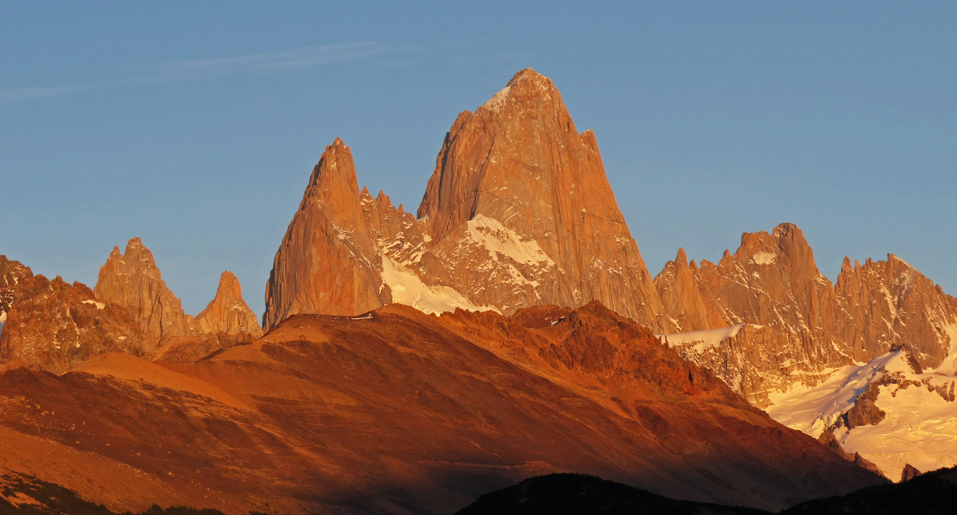 Stupendo paesaggio montano al tramonto