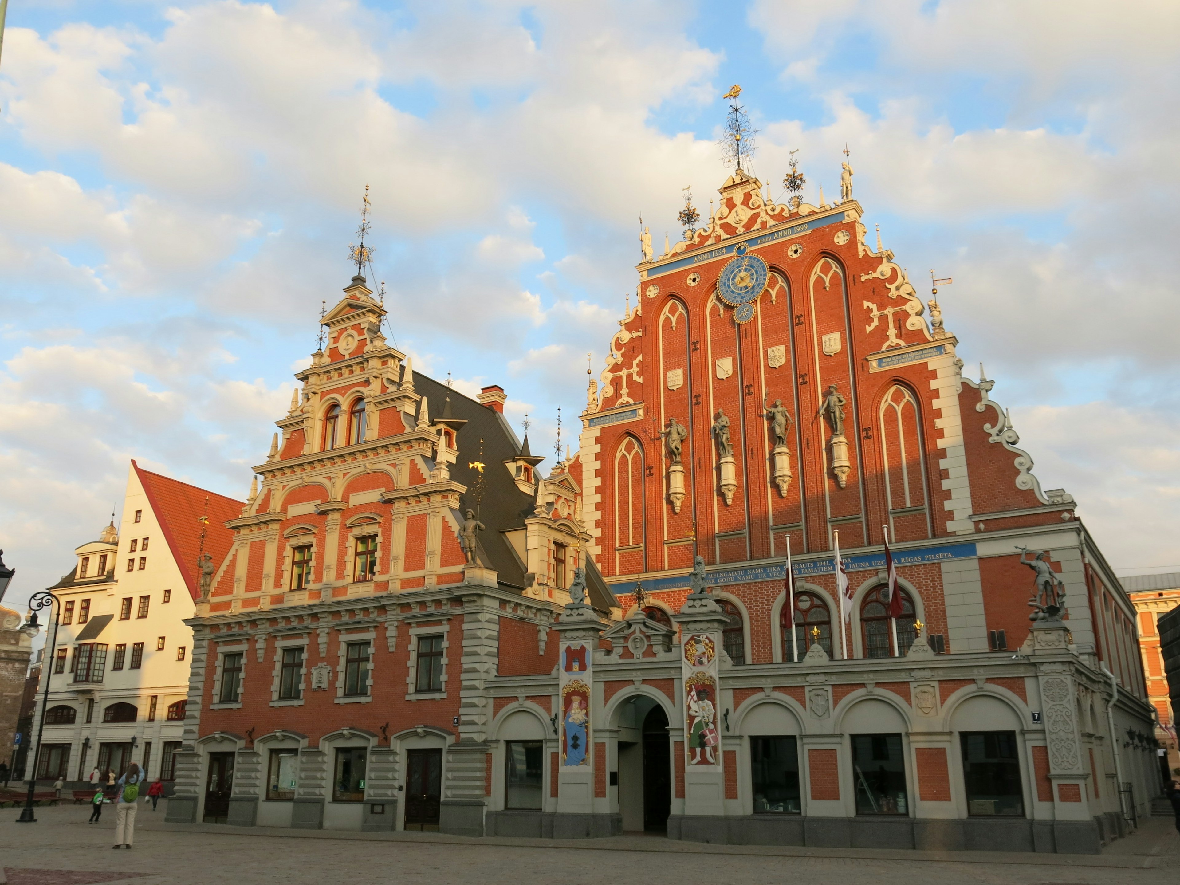 Edifici storici colorati nella città vecchia di Riga