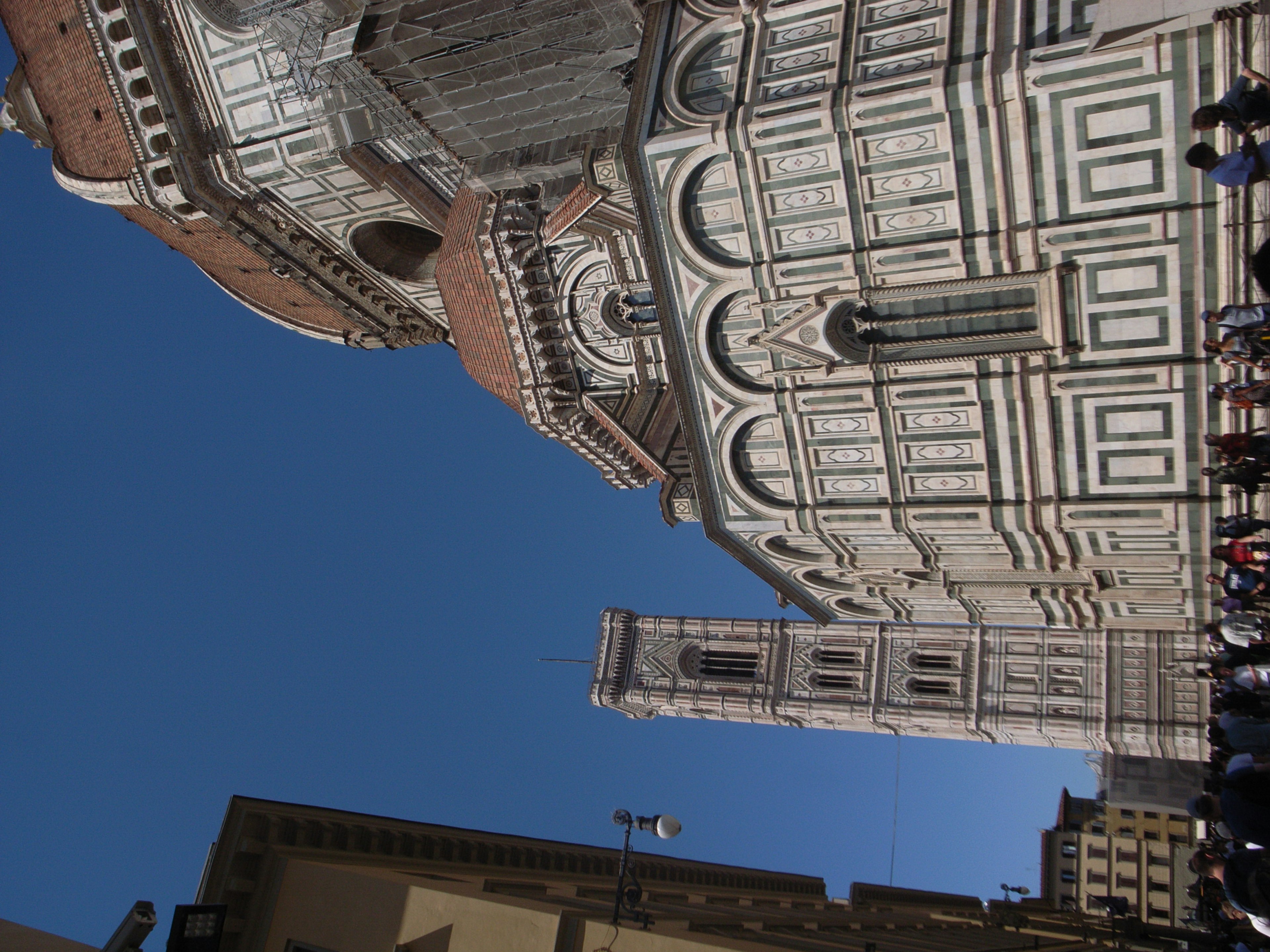 Hermosa arquitectura del Duomo de Florencia y de la Torre de Giotto