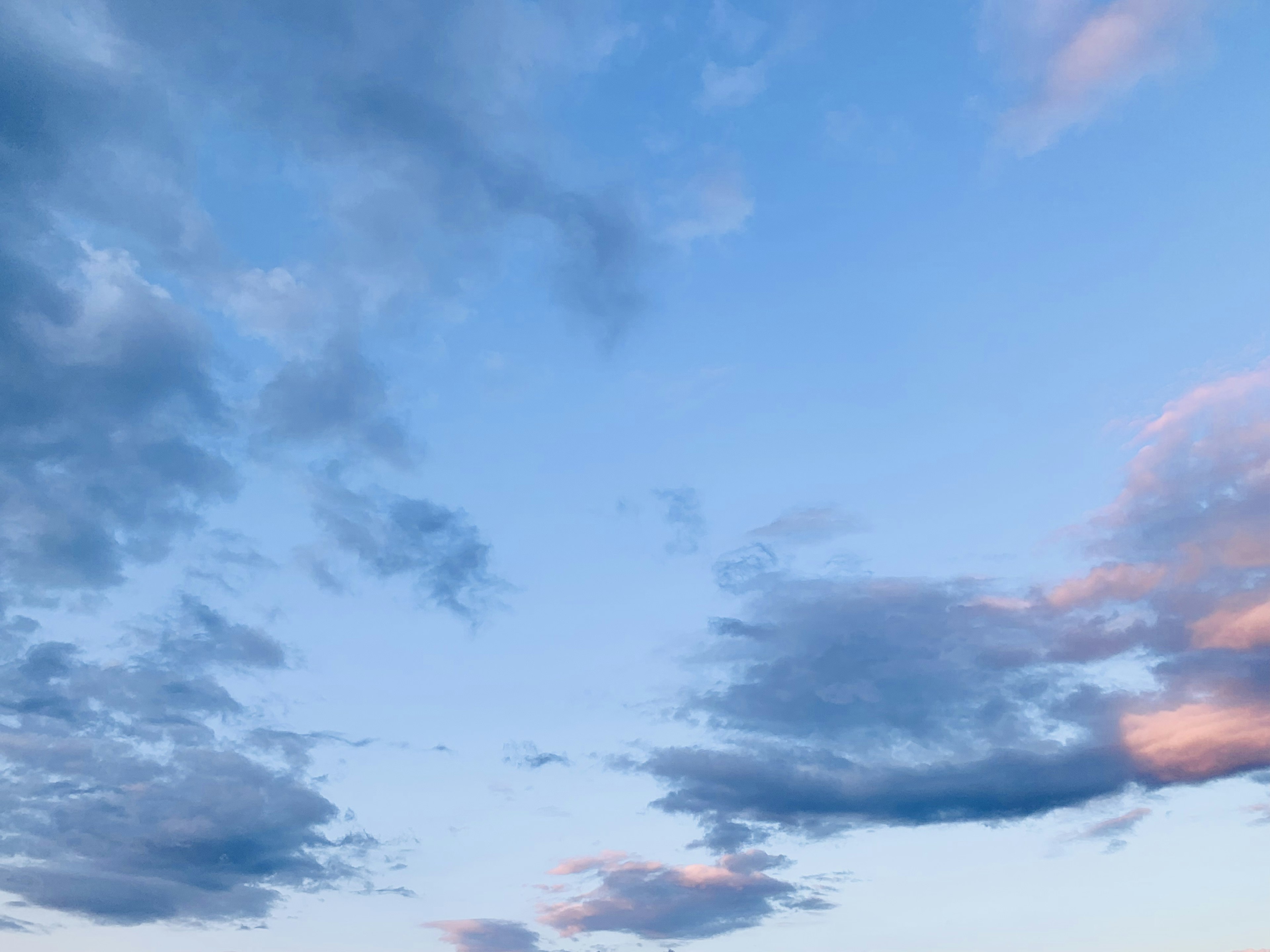 Vista escénica de nubes en un cielo azul