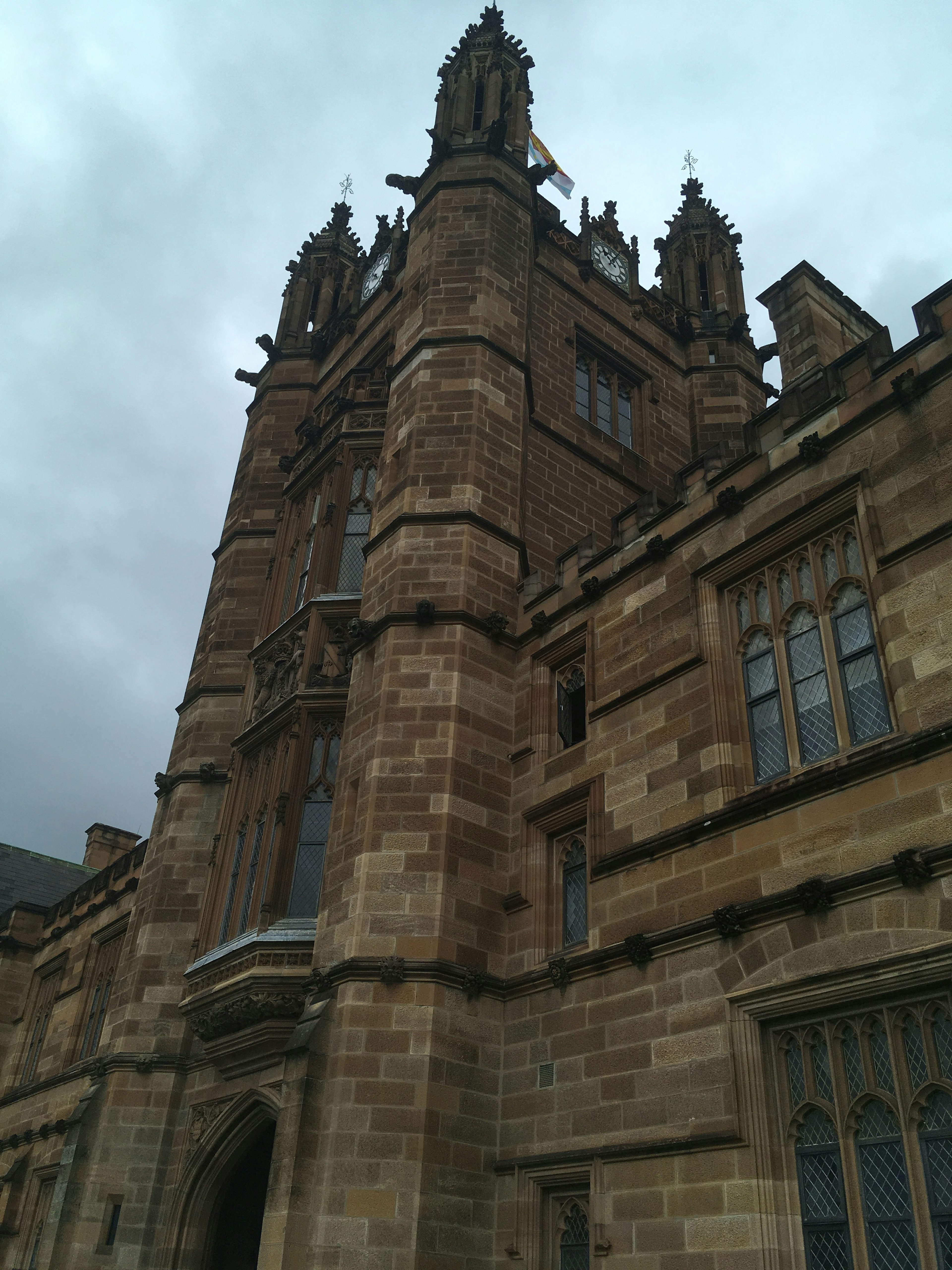 Immagine dell'esterno di un edificio storico dell'Università di Sydney