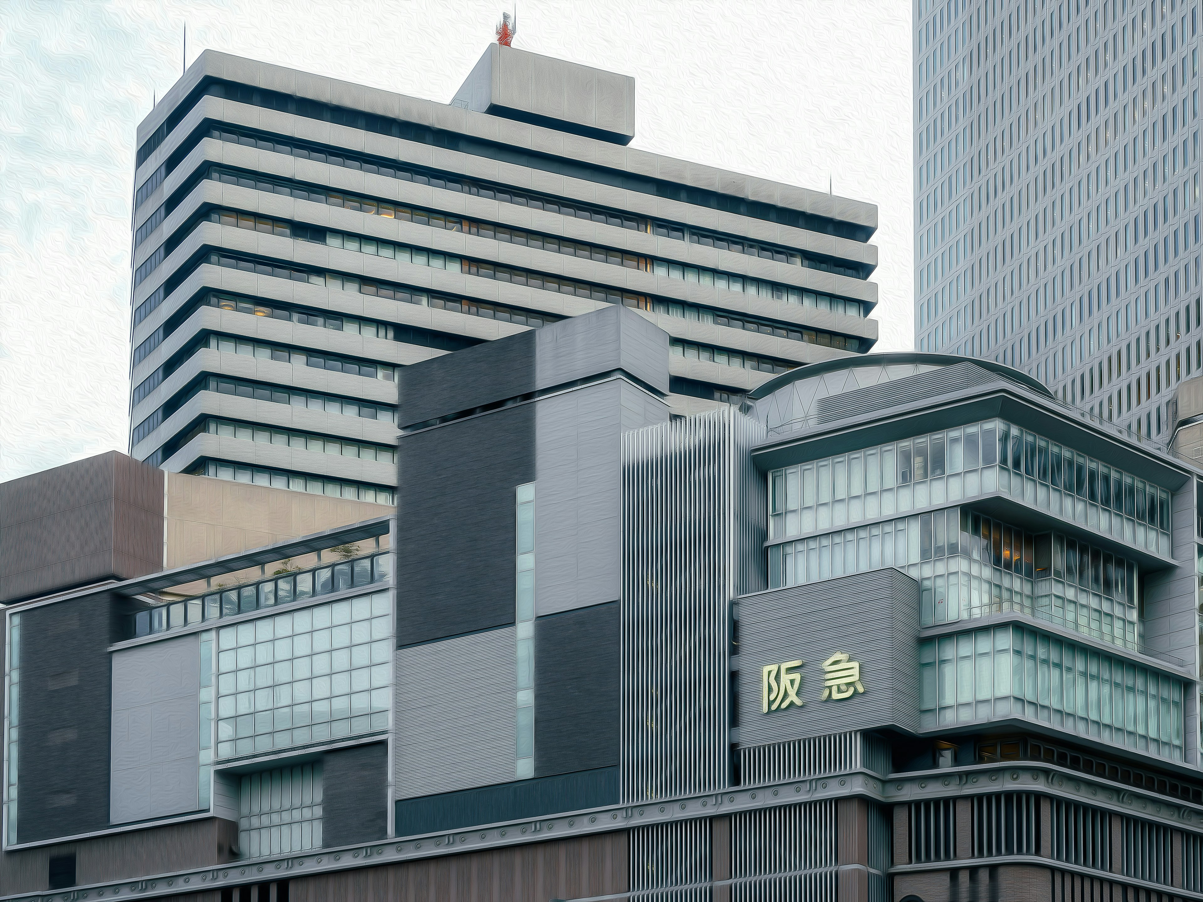 Edificio moderno circondato da strutture urbane con un design e una palette di colori distintivi