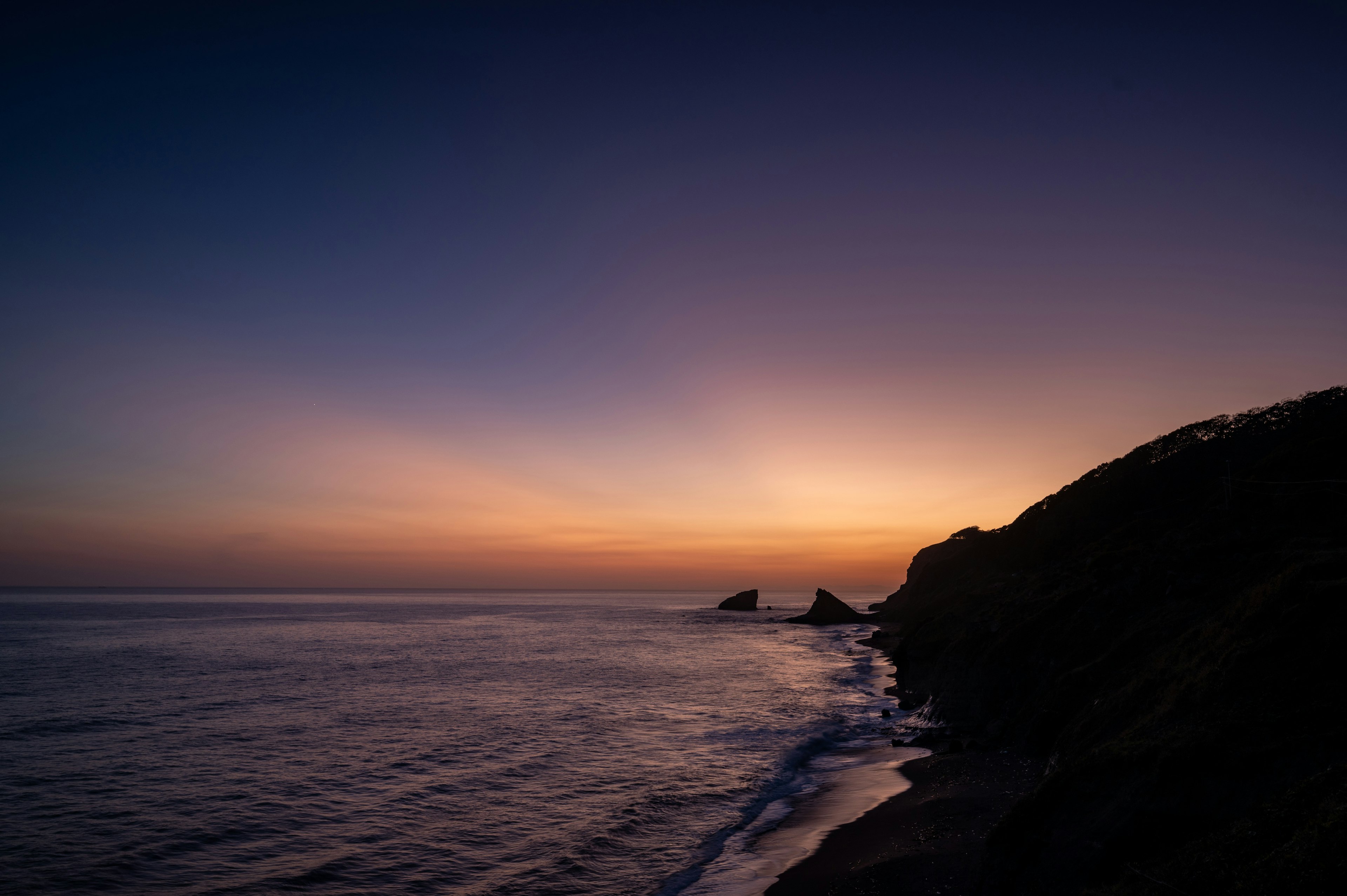 海岸の美しい夕焼けの風景