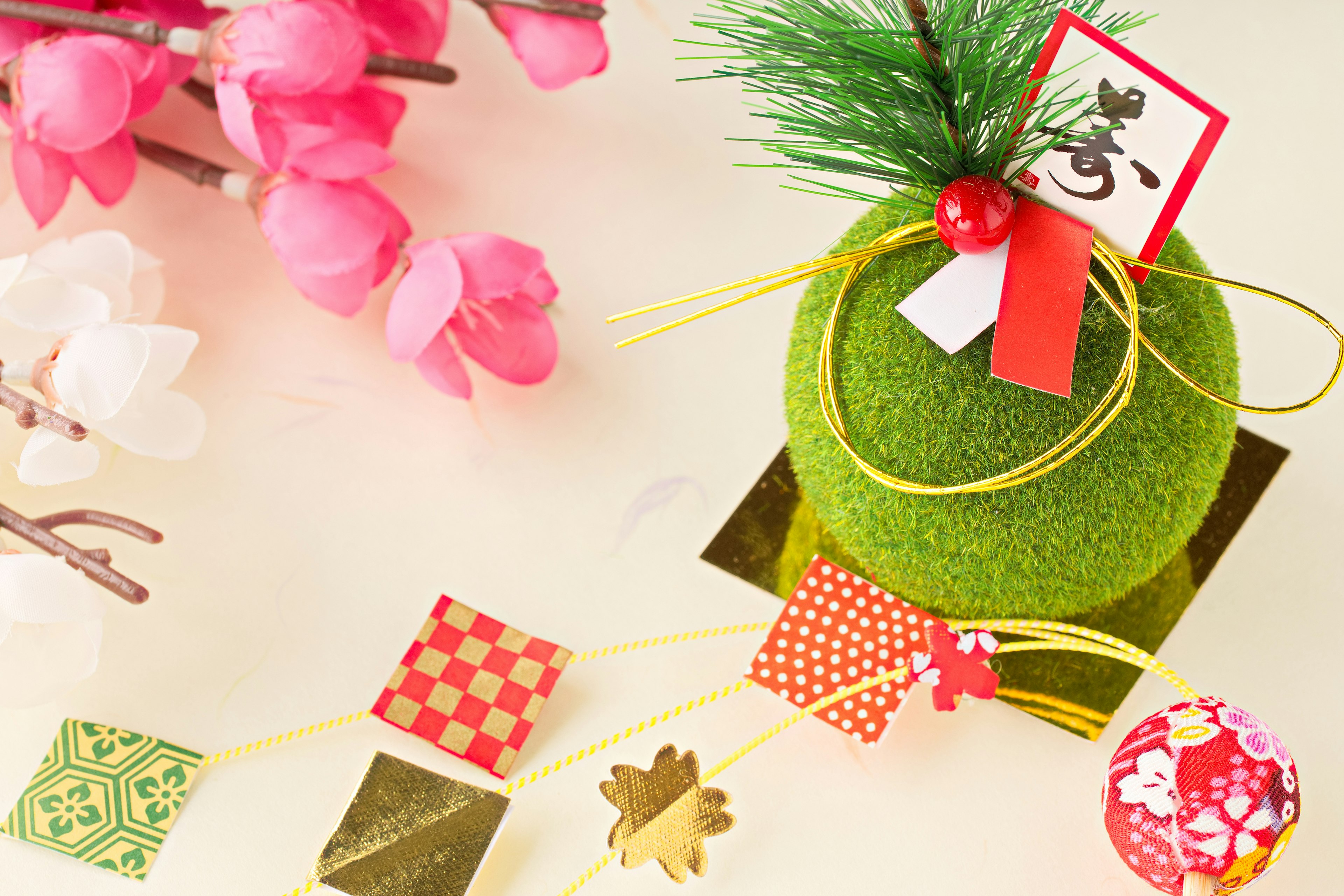 Traditional Japanese New Year decoration featuring green embellishments and red ornaments