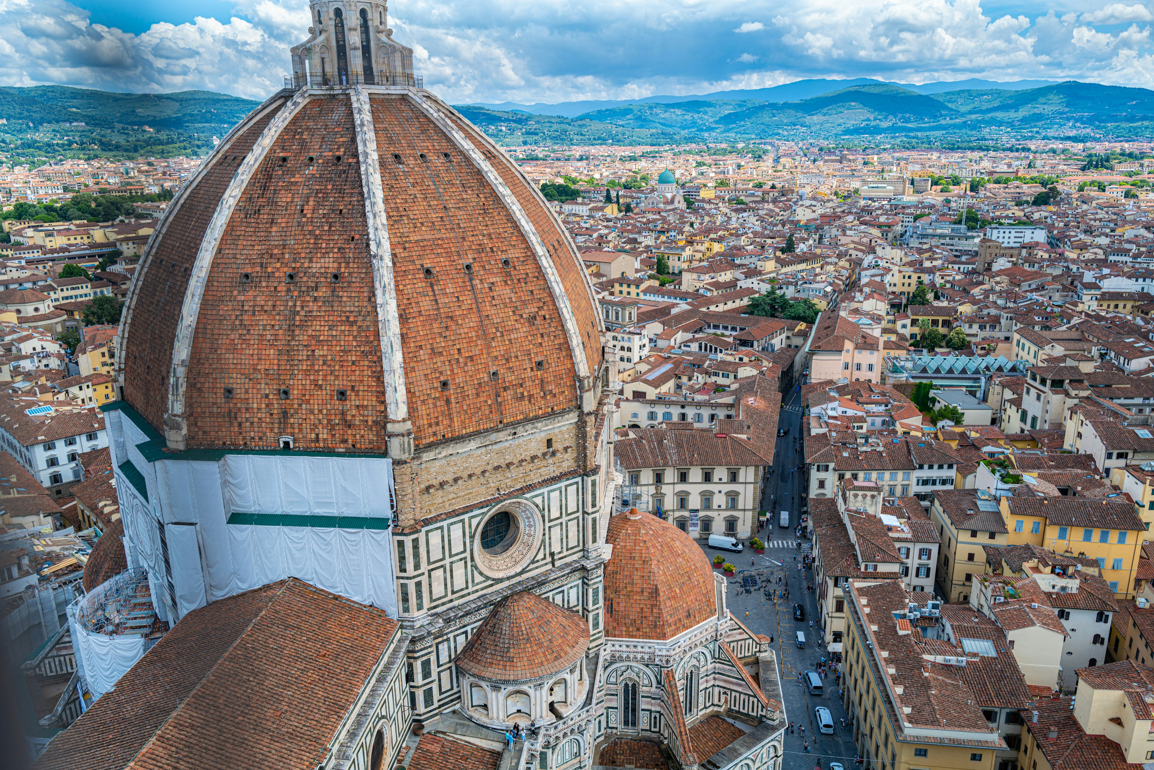 Beautiful orange dome of Florence's Duomo with cityscape