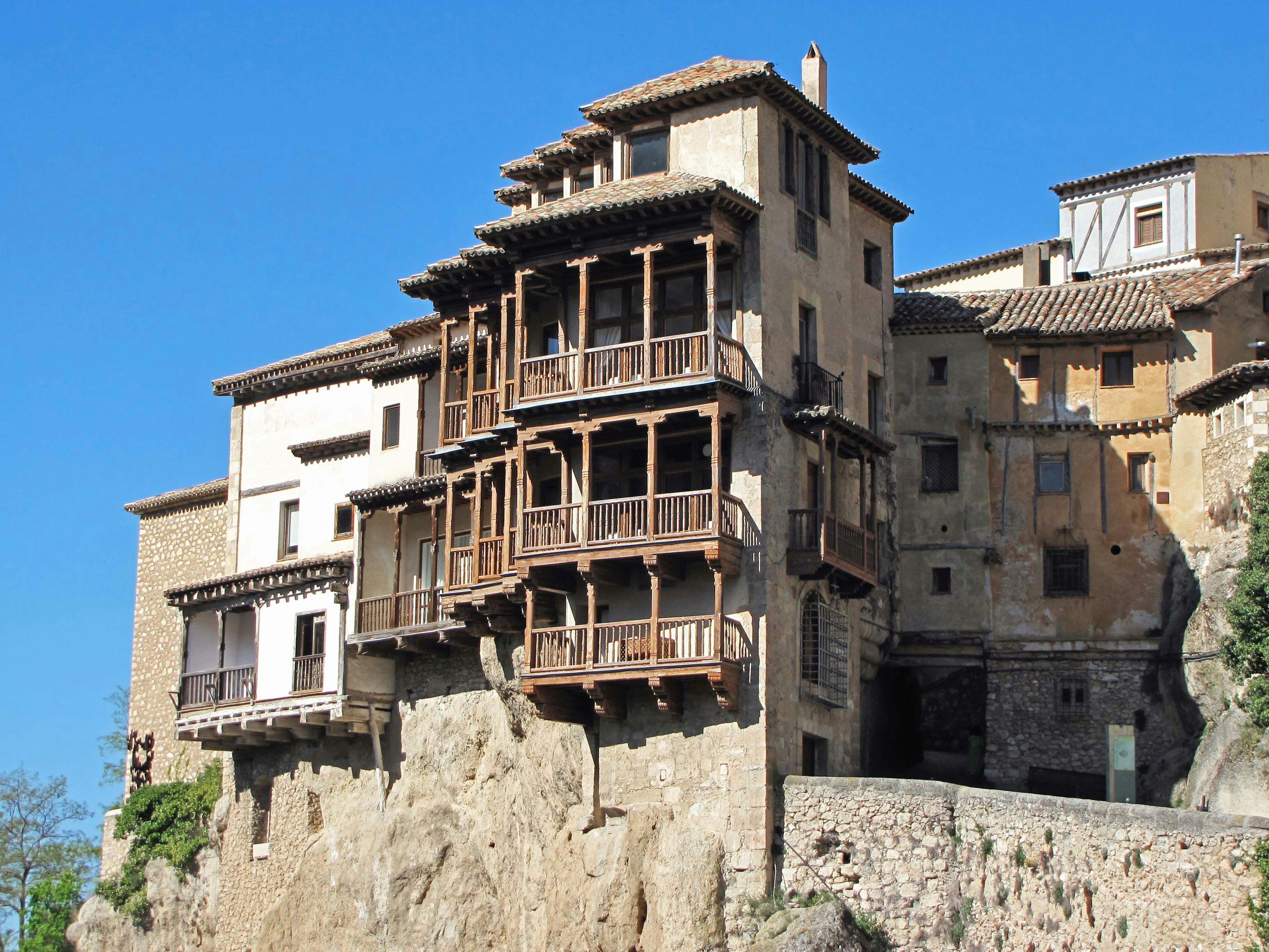 Schöner Blick auf die hängenden Häuser in Cuenca