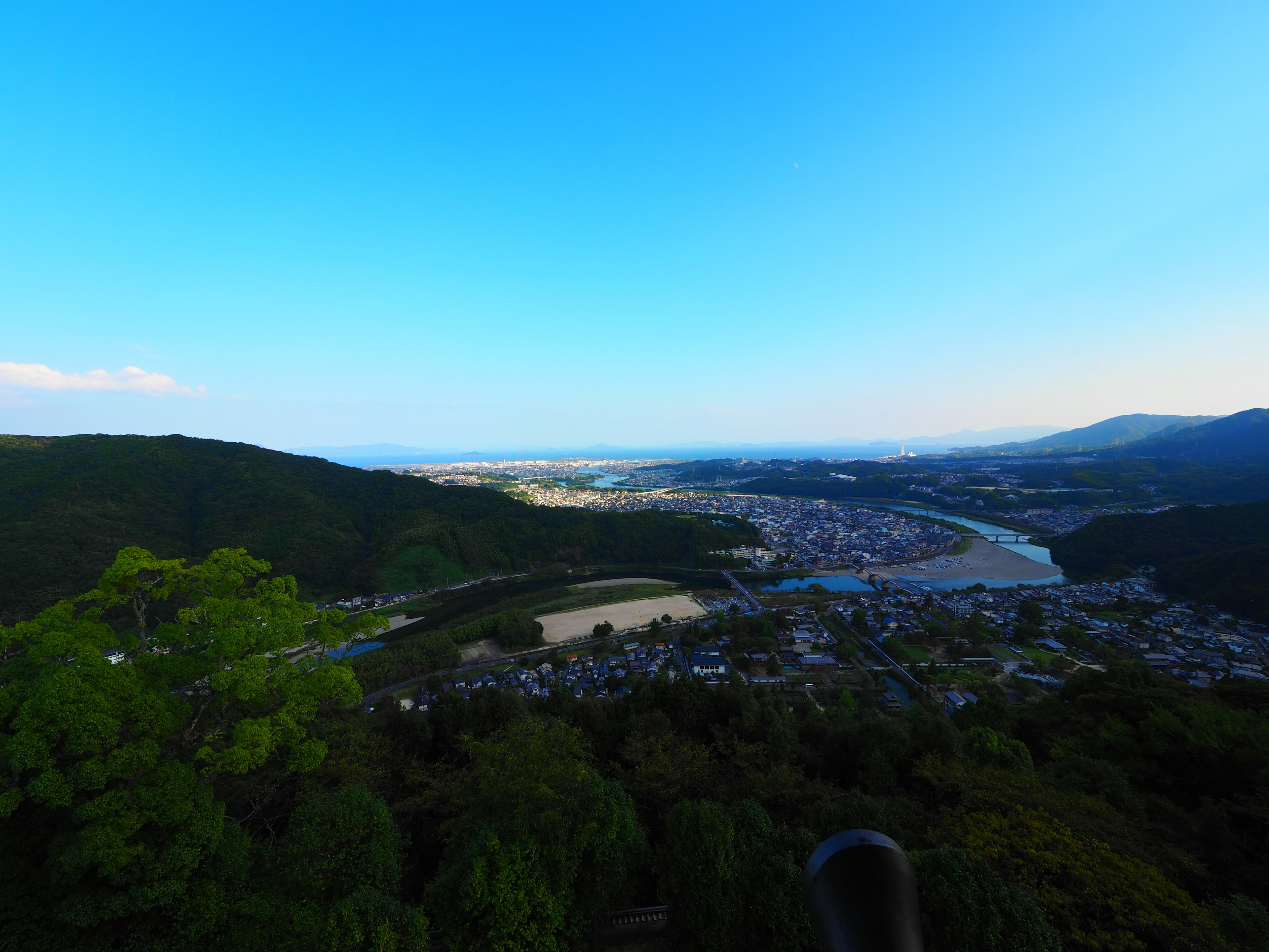 Mountain view with a blue sky and flowing river