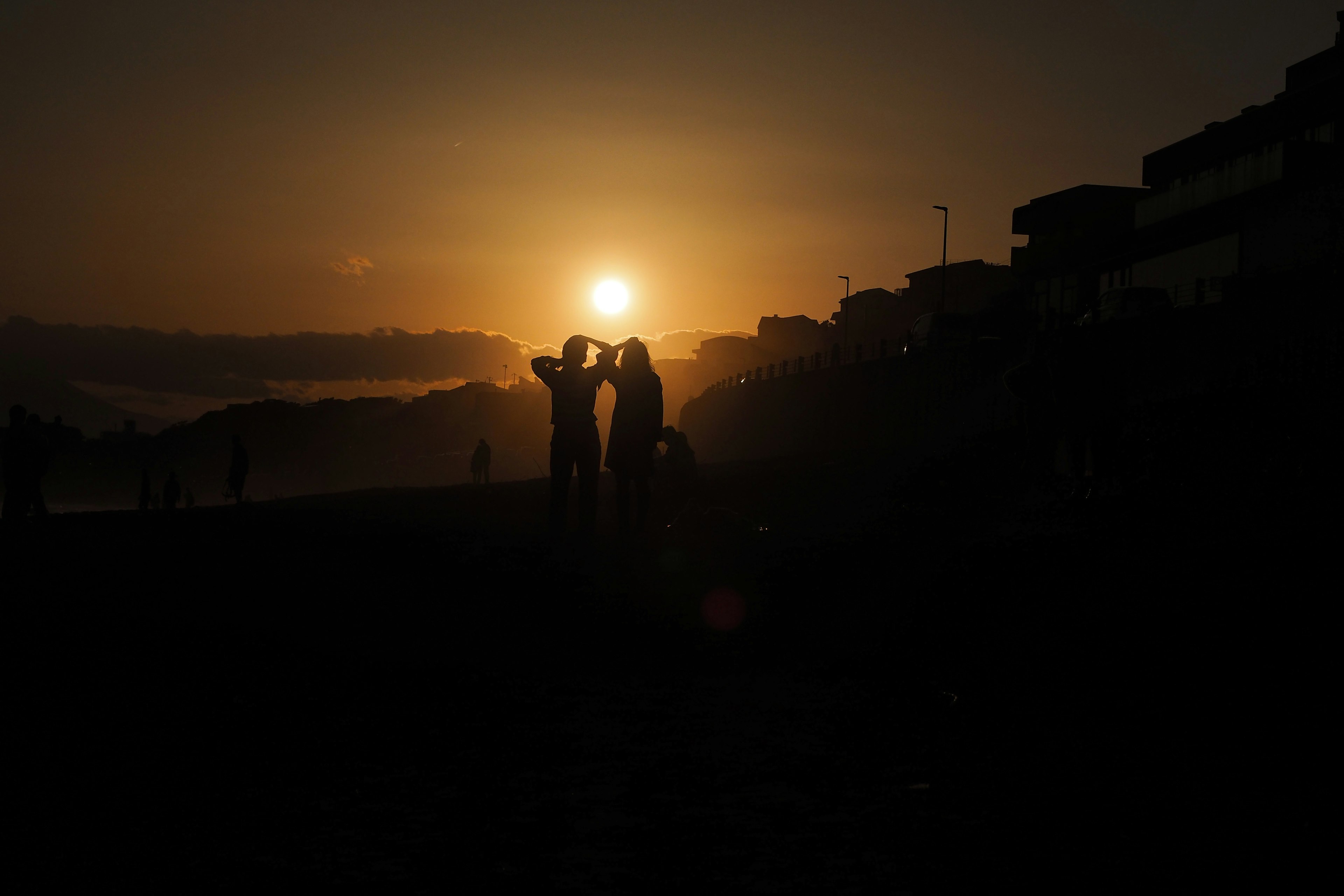 Silueta de una pareja al atardecer