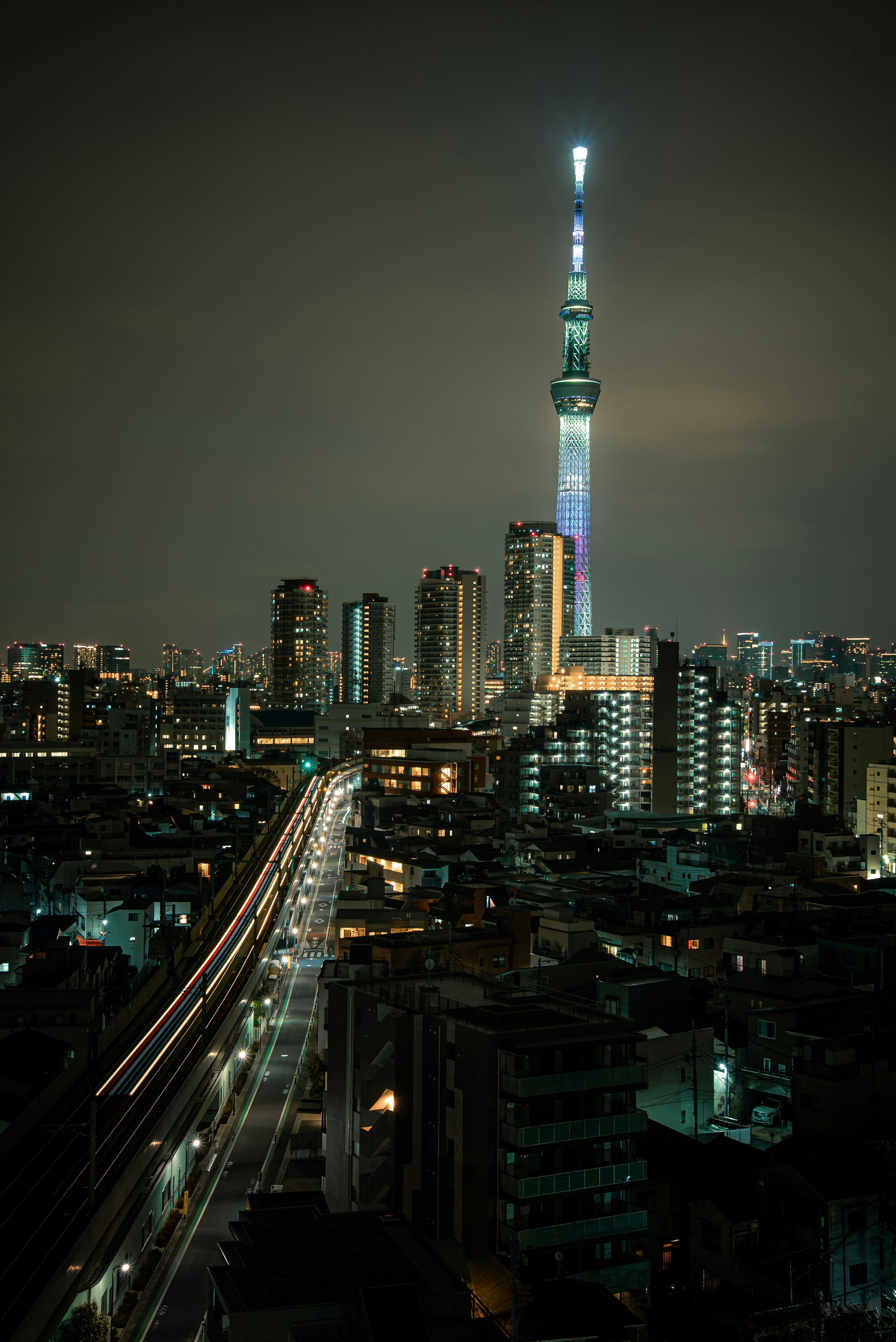 東京スカイツリーの夜景と都市の明かり