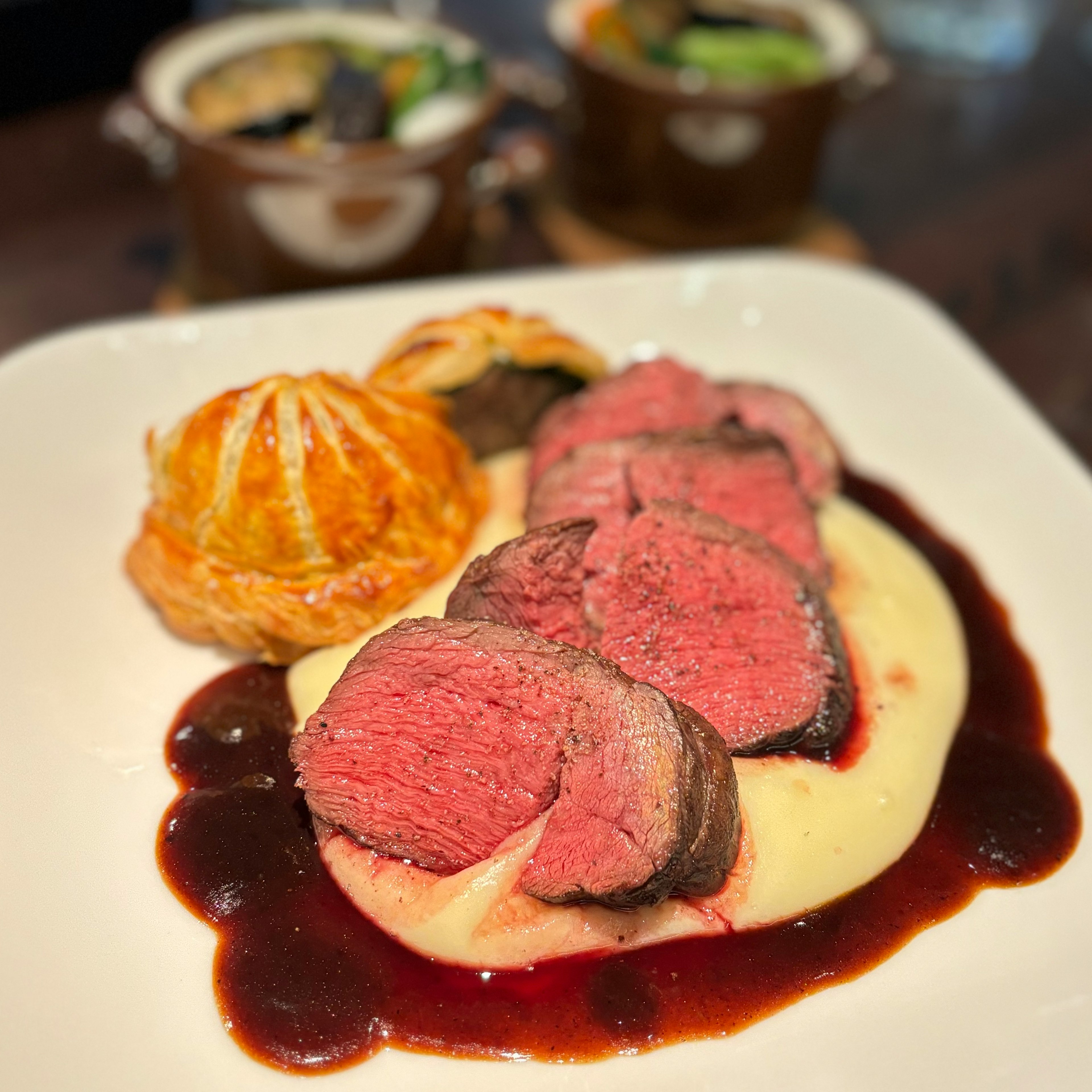 Leckeres Rinderfilet mit Kartoffelpüree und Soße