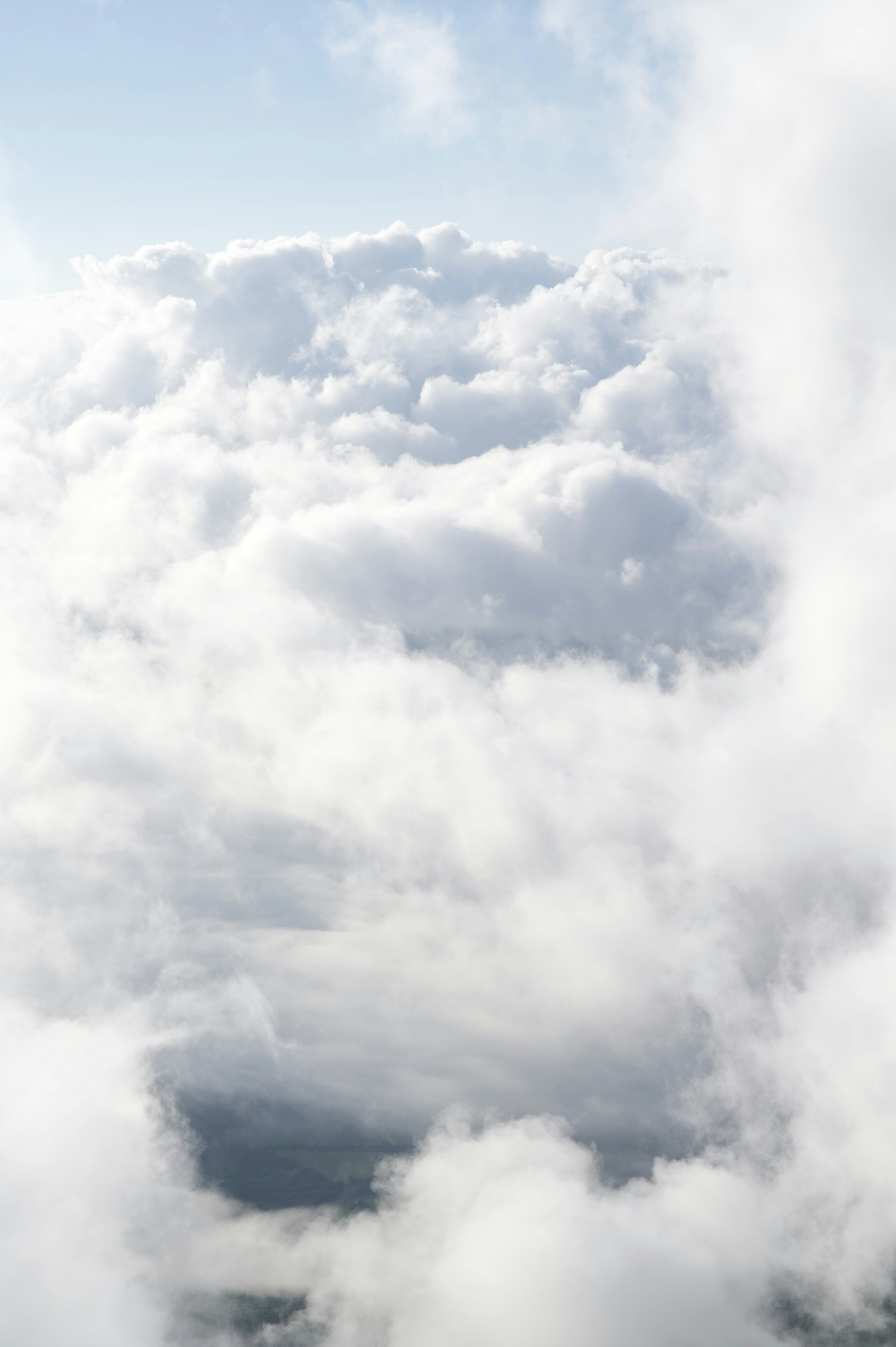 Vista del cielo coperto di nuvole con cielo blu e nuvole bianche