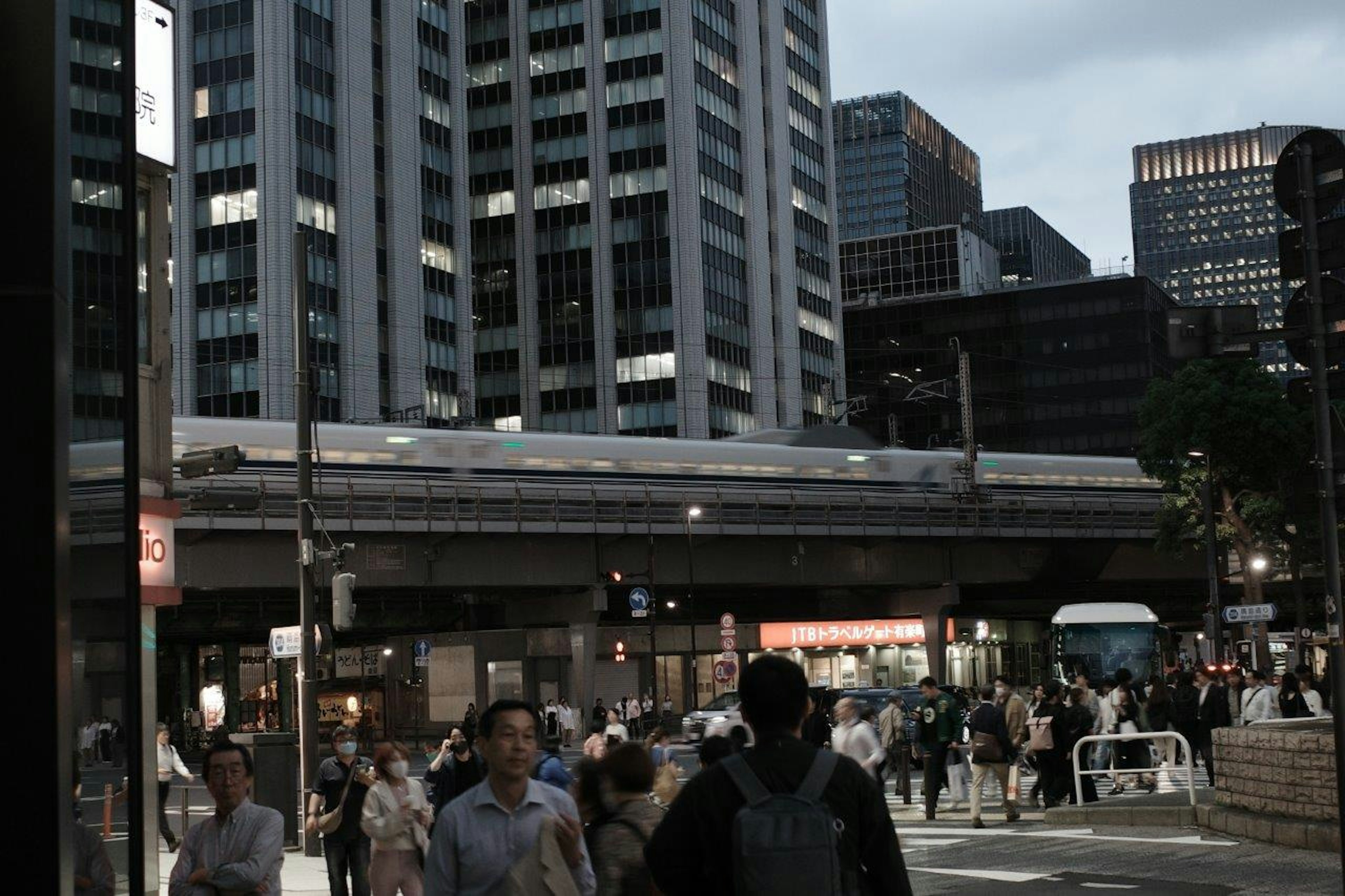 Urban scene with skyscrapers and pedestrians crossing