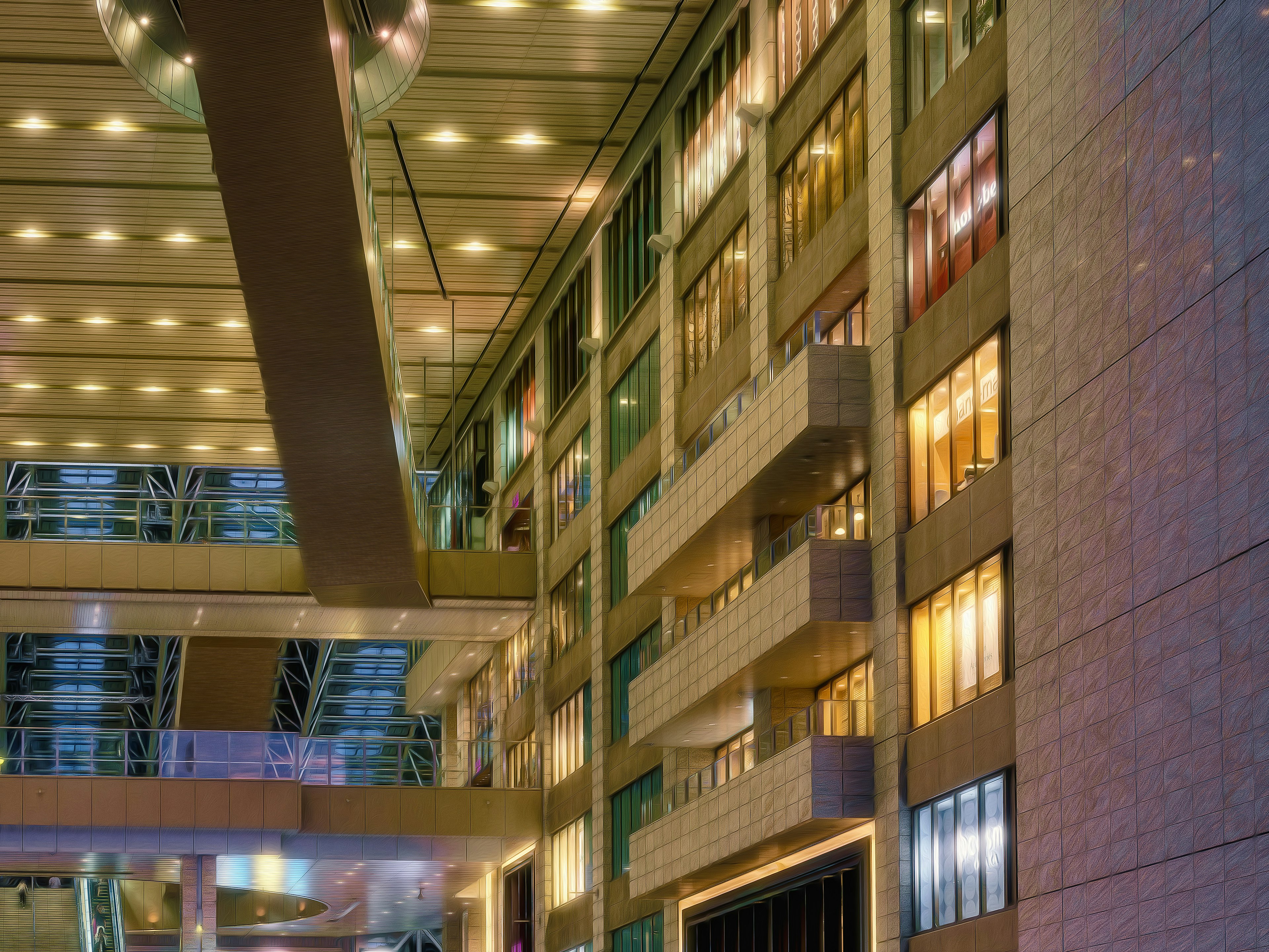 Interior de un edificio moderno de noche con ventanas coloridas iluminadas