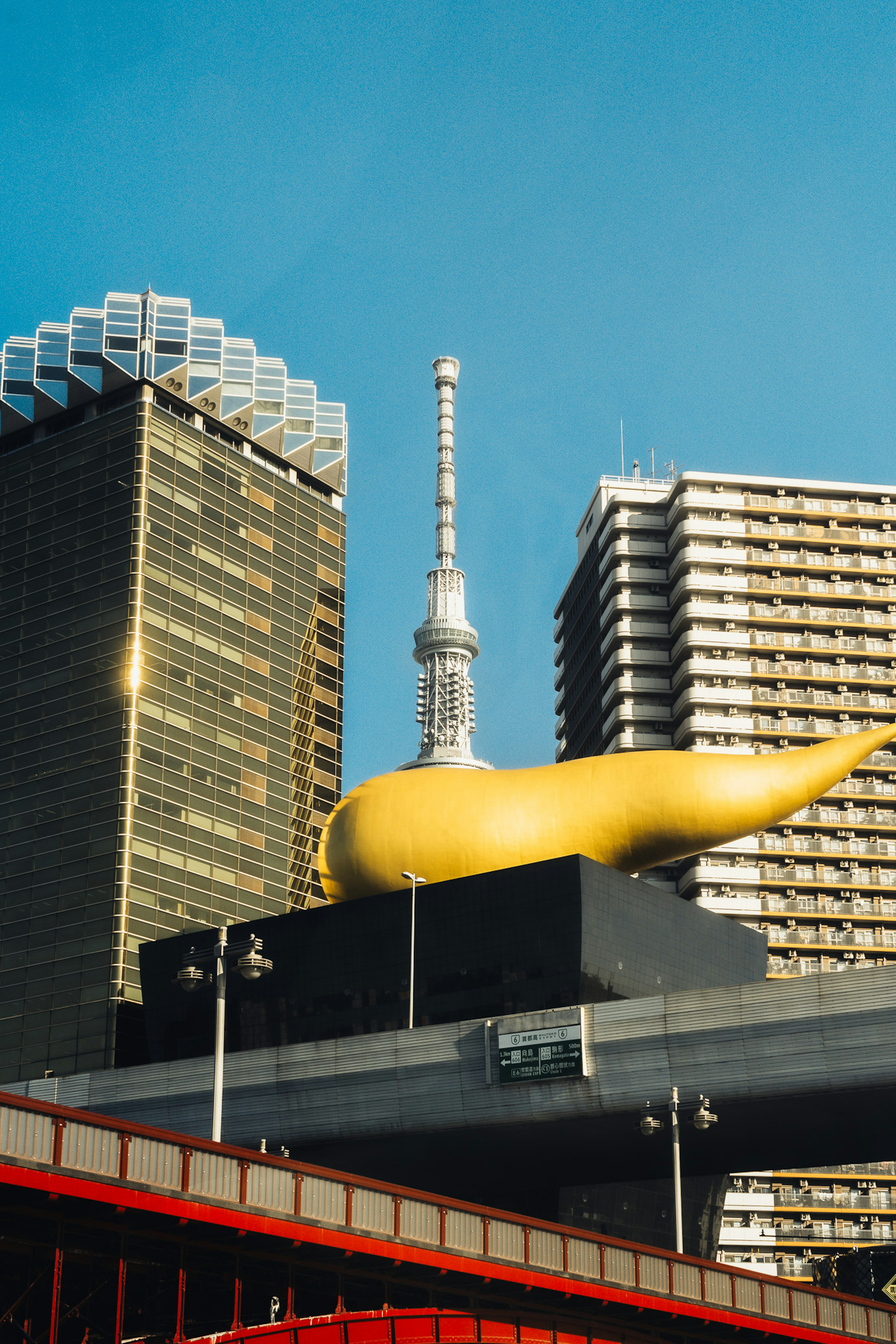 Tokyo Skytree et conception unique de bâtiment doré