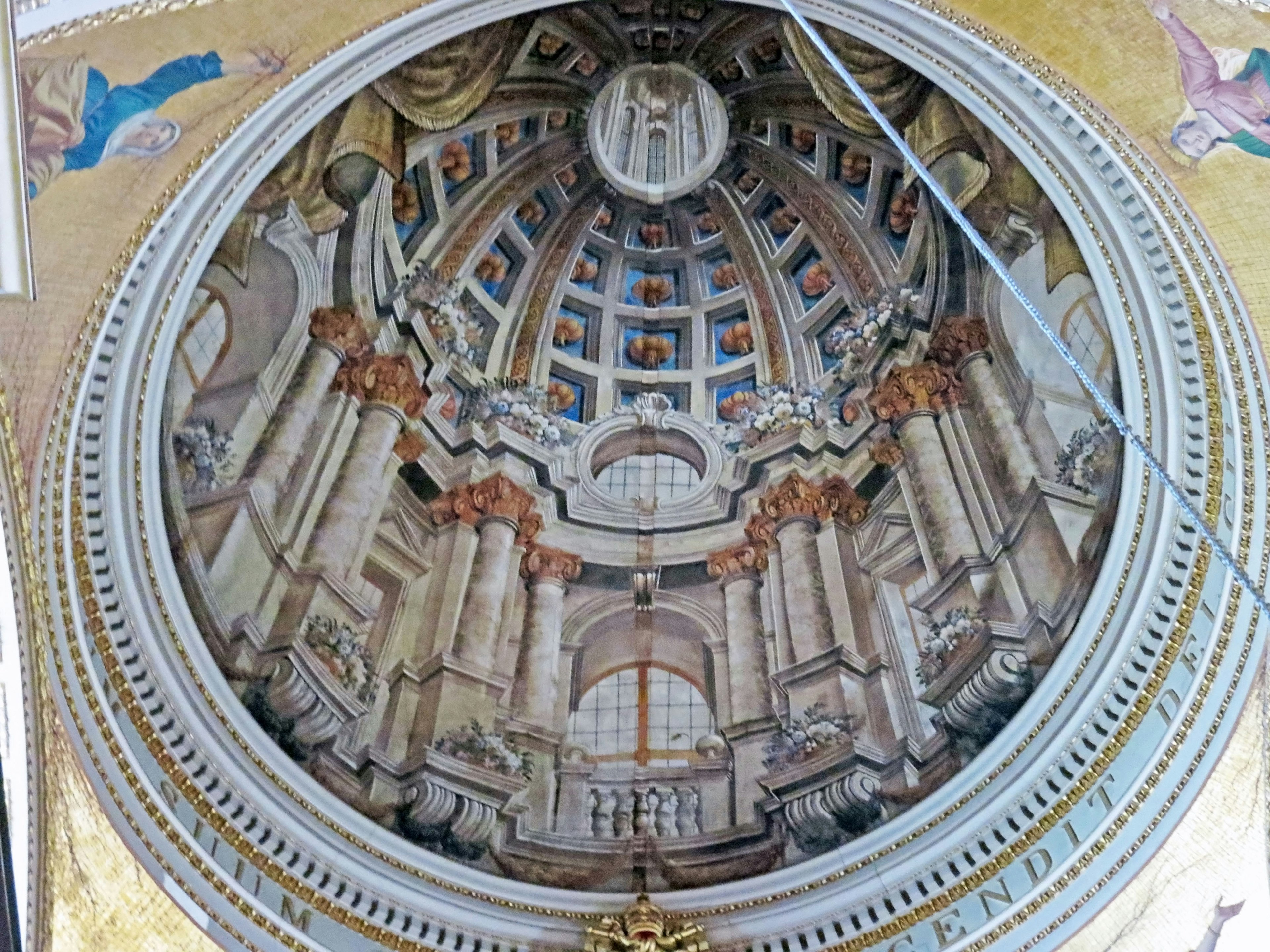 Image of a beautifully decorated dome ceiling featuring intricate artwork