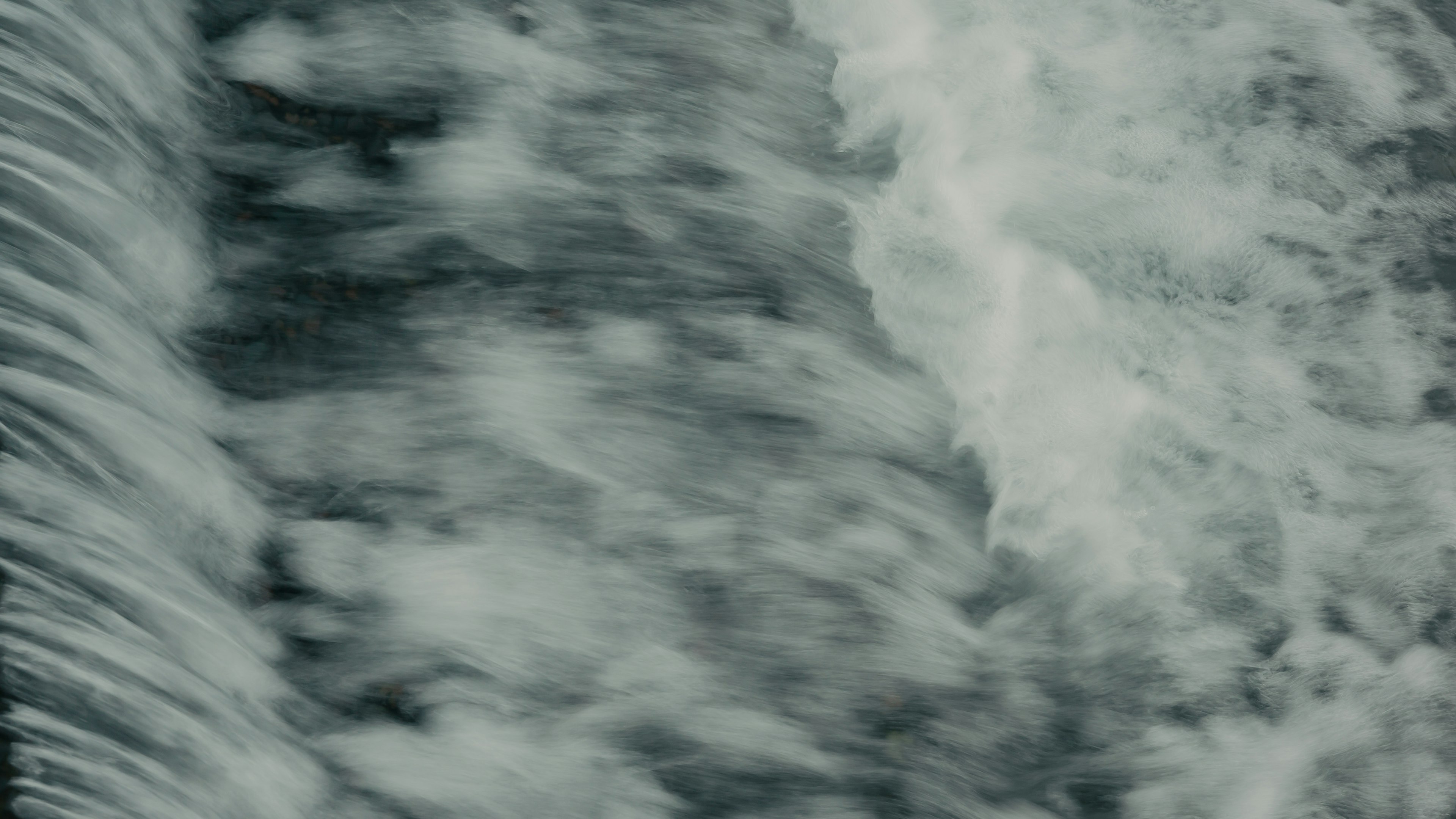 Image présentant des textures d'eau tourbillonnante et de mousse