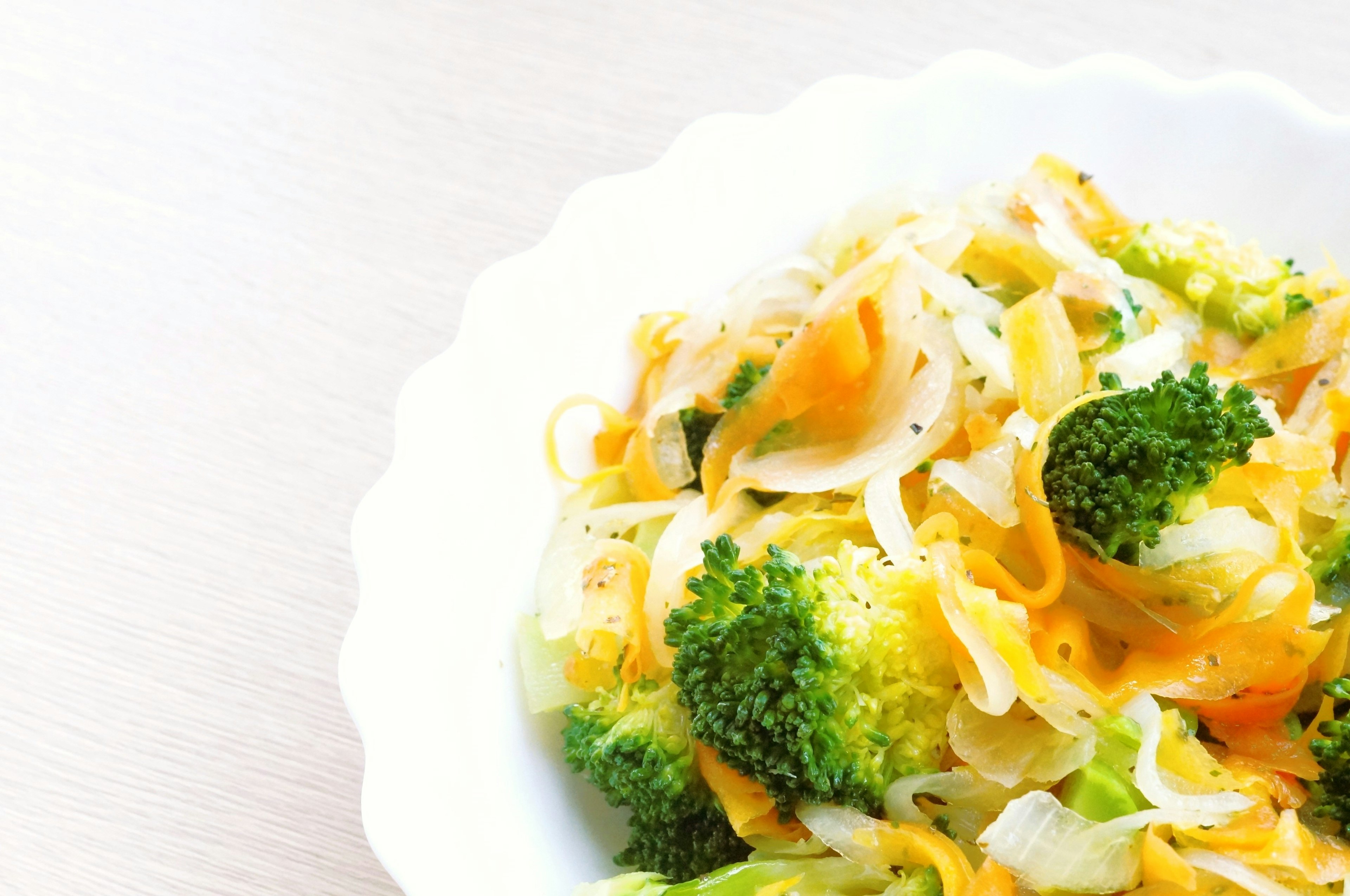 A bowl of pasta salad with broccoli and carrots