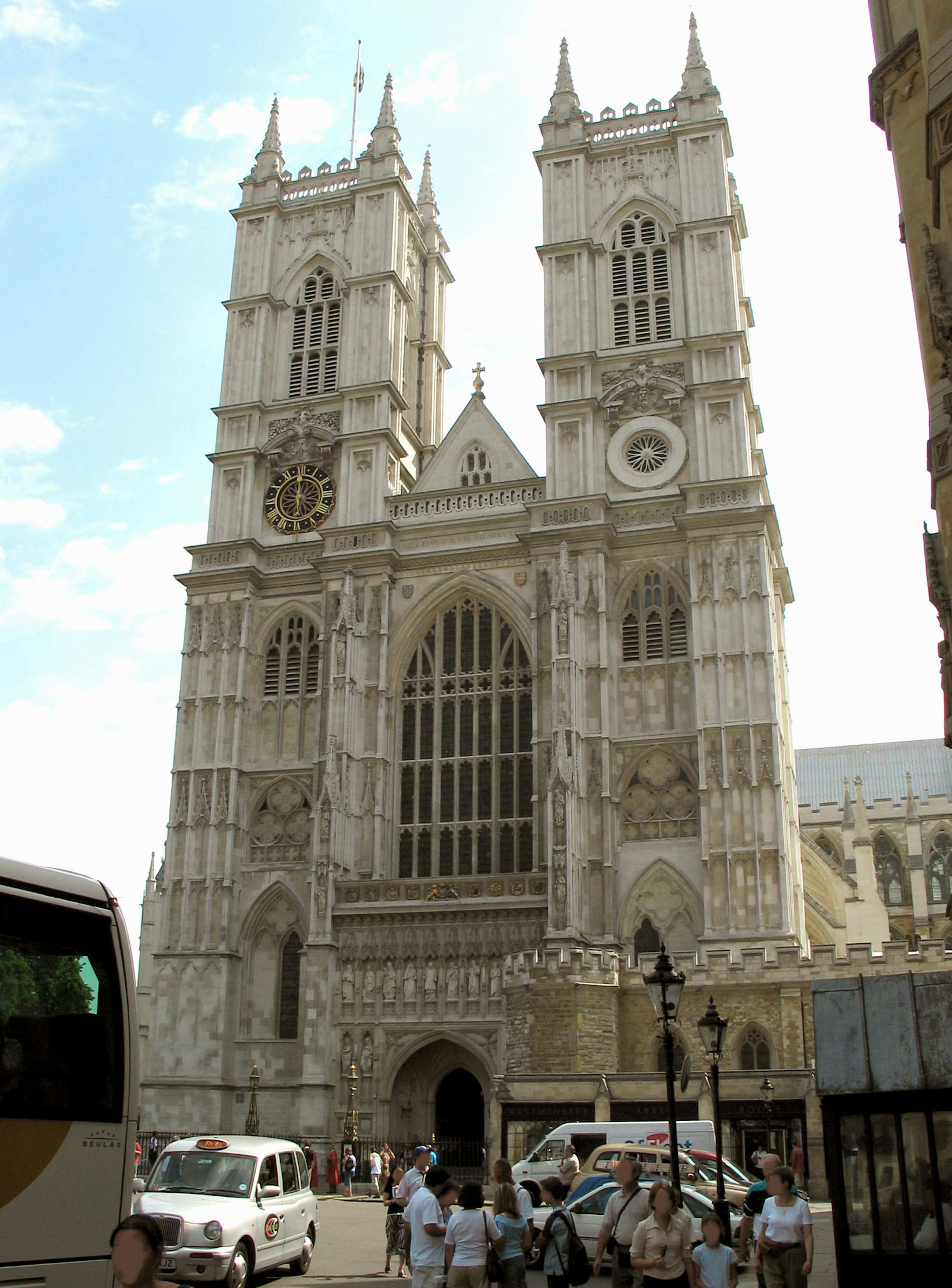 Fasad dan menara mengesankan dari Westminster Abbey