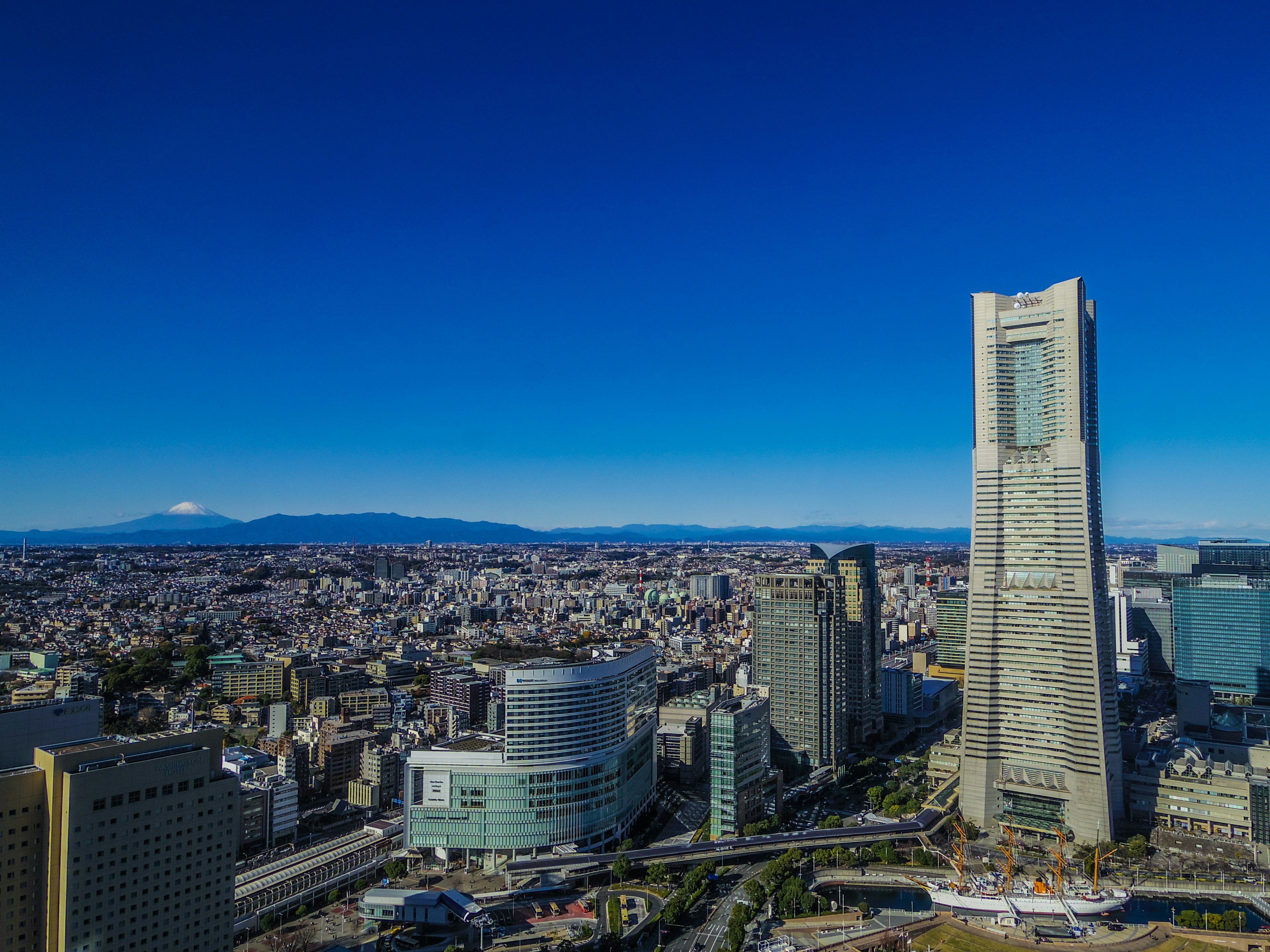 Cảnh quan thành phố Yokohama với tháp Landmark Yokohama