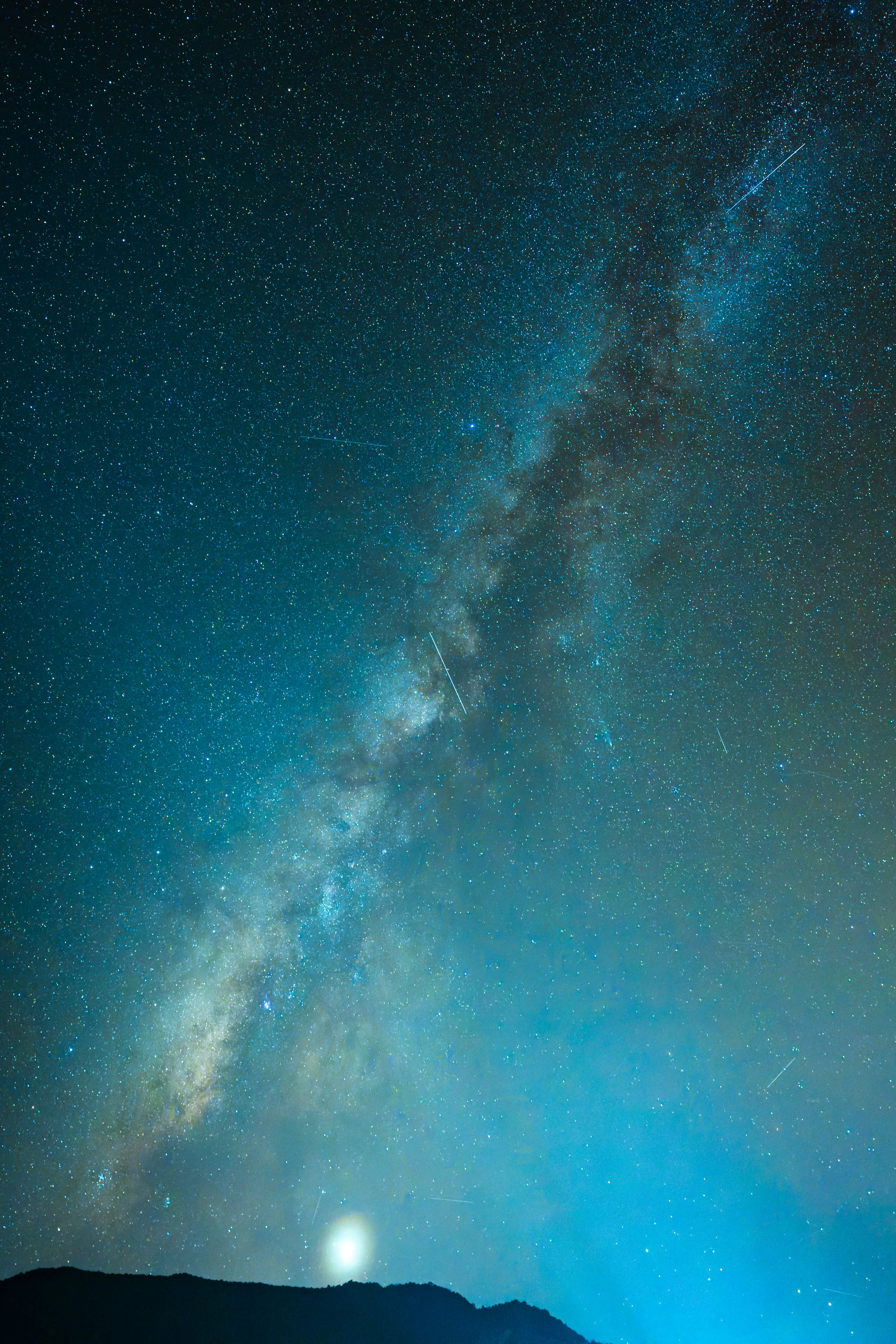 Voie lactée avec d'innombrables étoiles dans un ciel nocturne