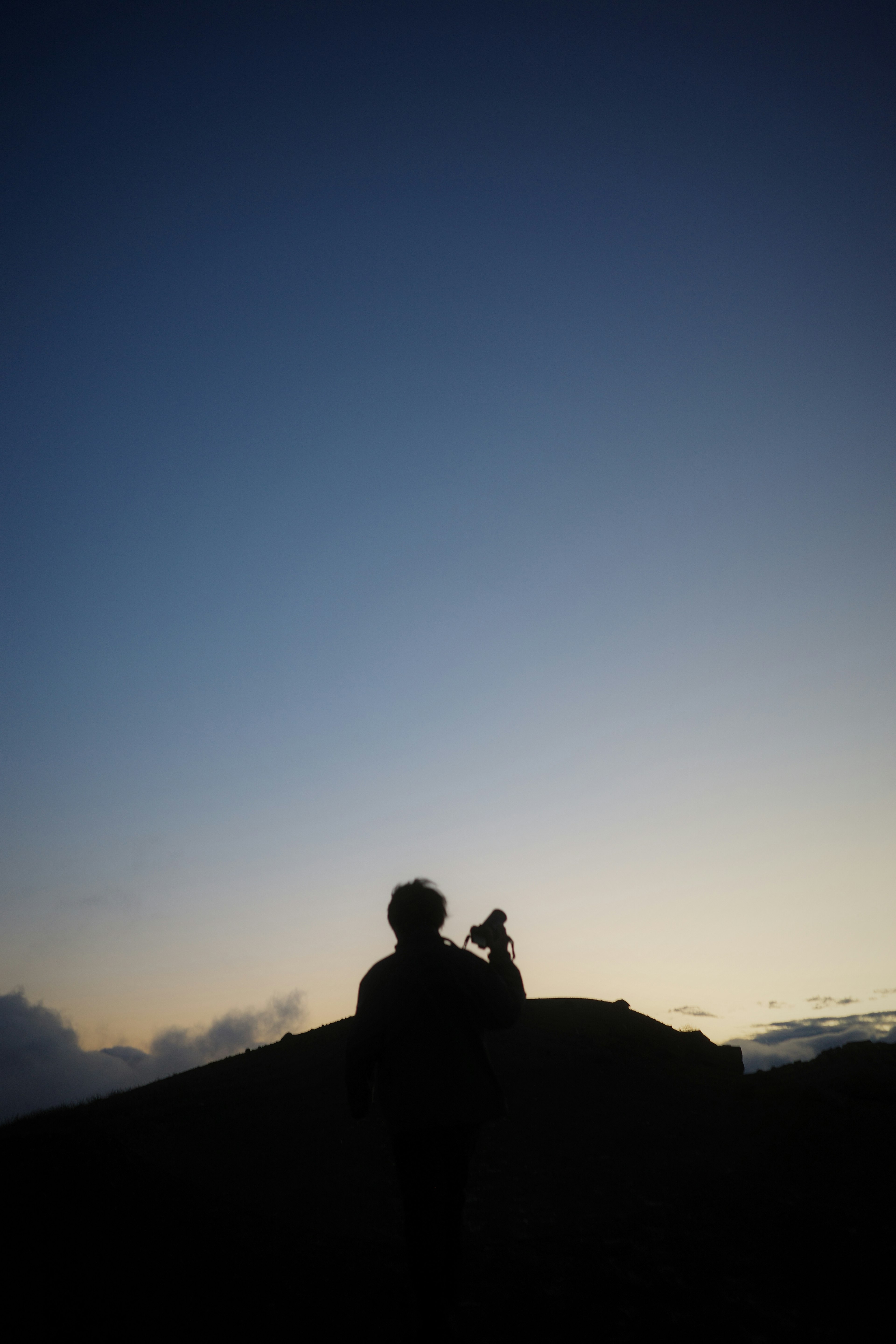 Silhouette devant un ciel crépusculaire