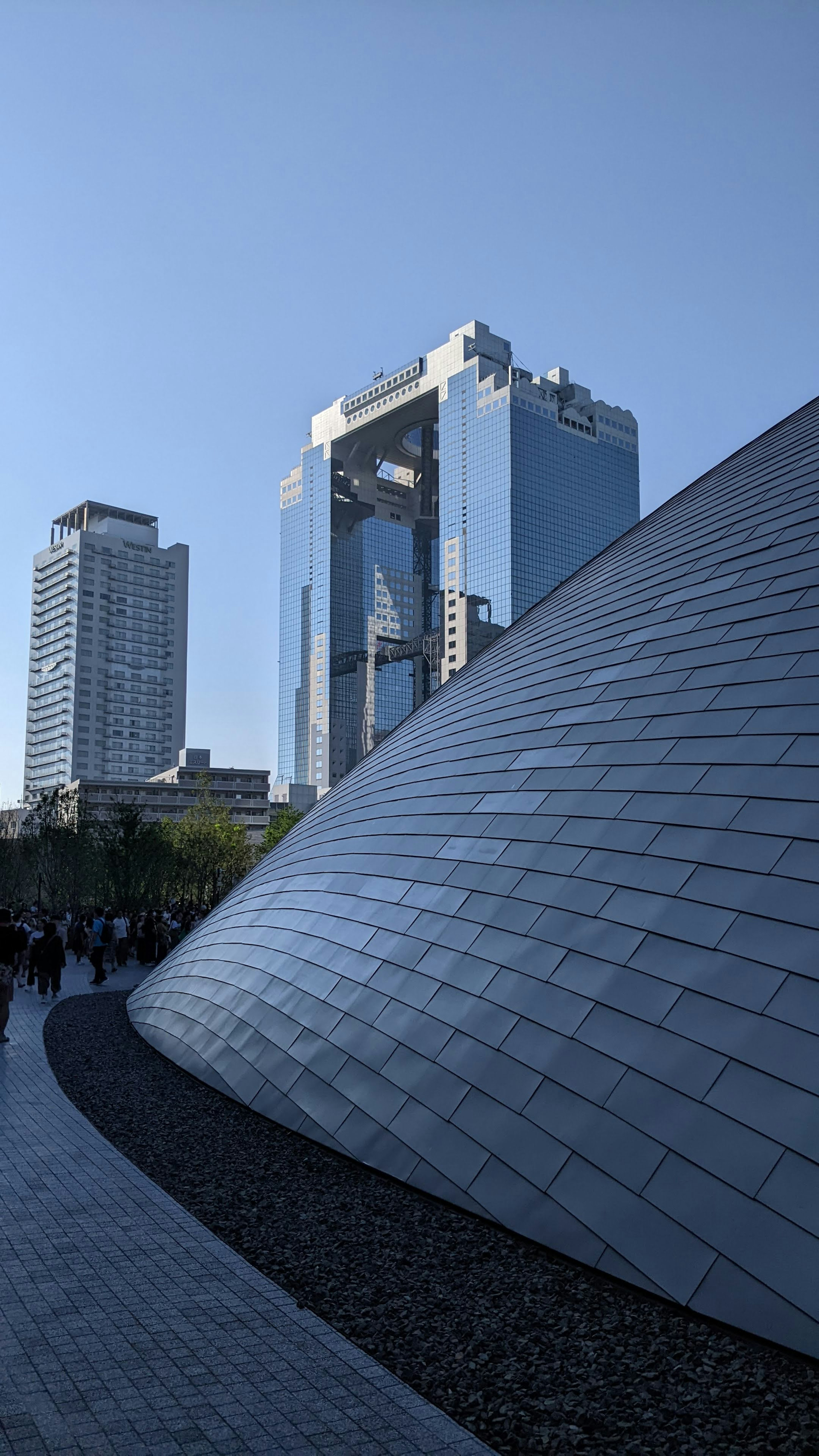 Paisaje urbano con edificios modernos y diseño arquitectónico elegante