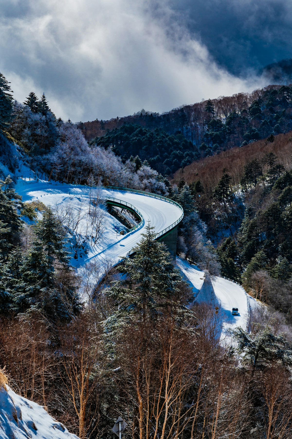 Fotos von 산길 | Lizenzfreie und hochauflösende Bilder herunterladen | cizucu