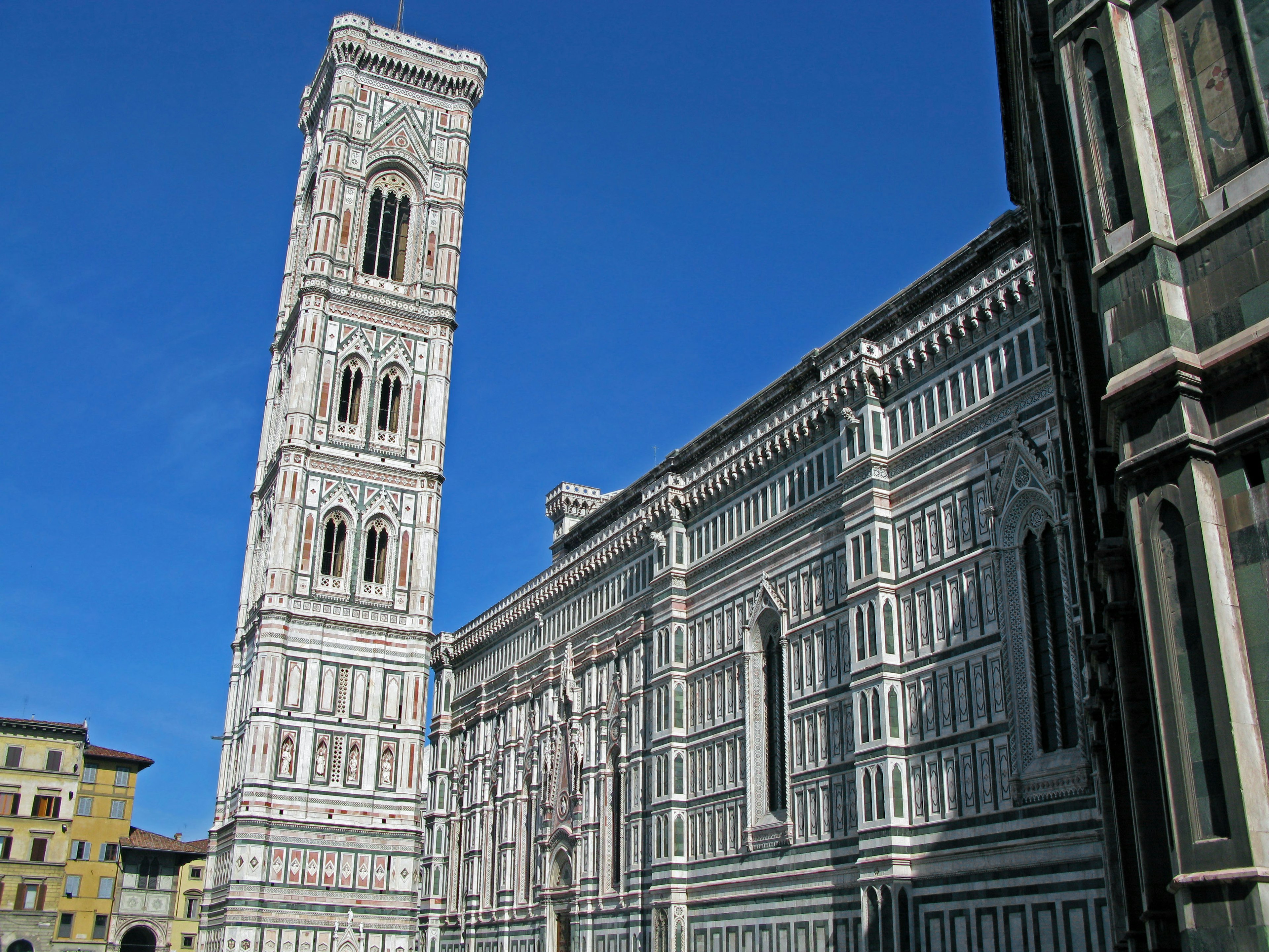 Außenansicht der Kathedrale von Florenz und des Campanile von Giotto