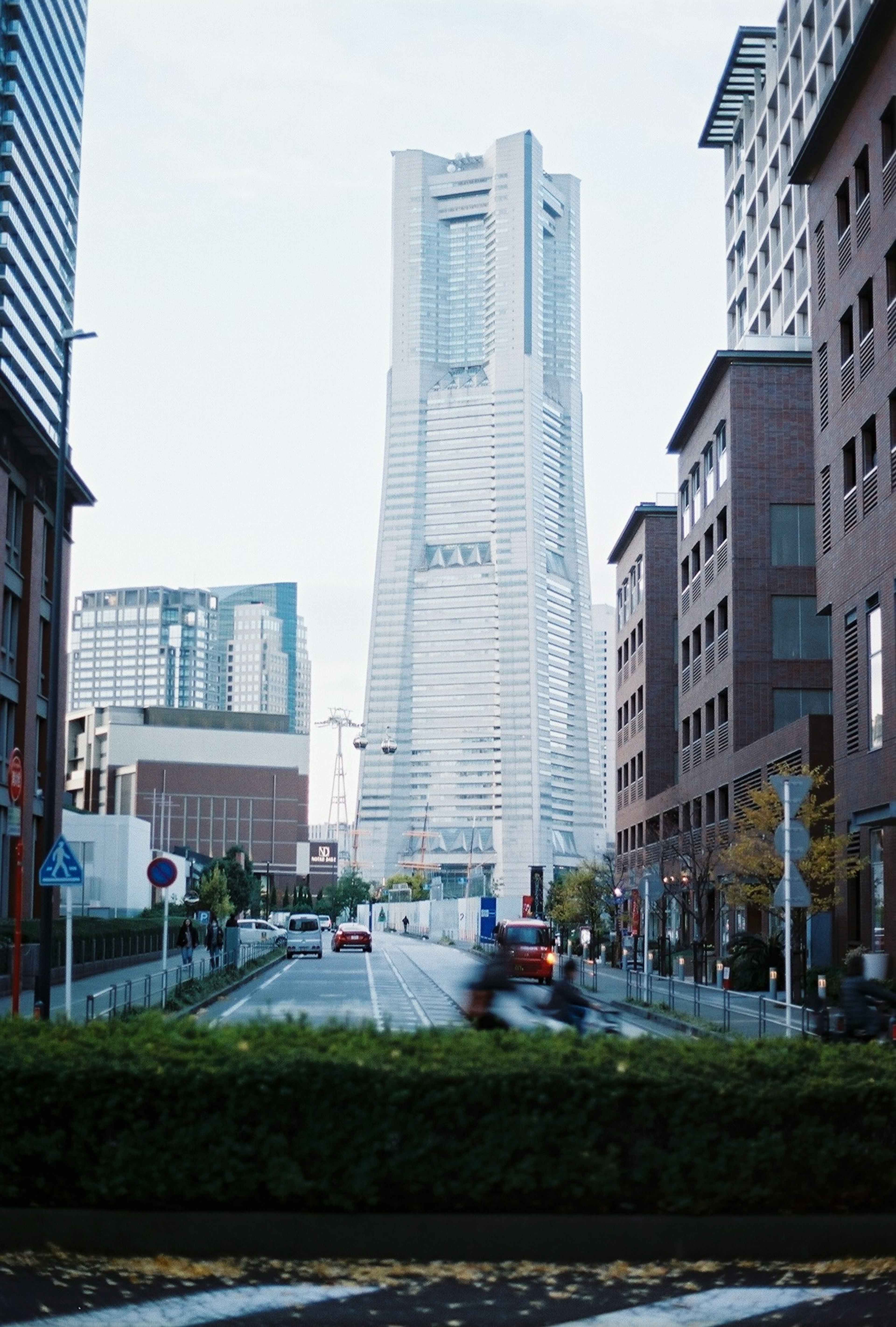 Vista della città con la Torre Landmark di Yokohama