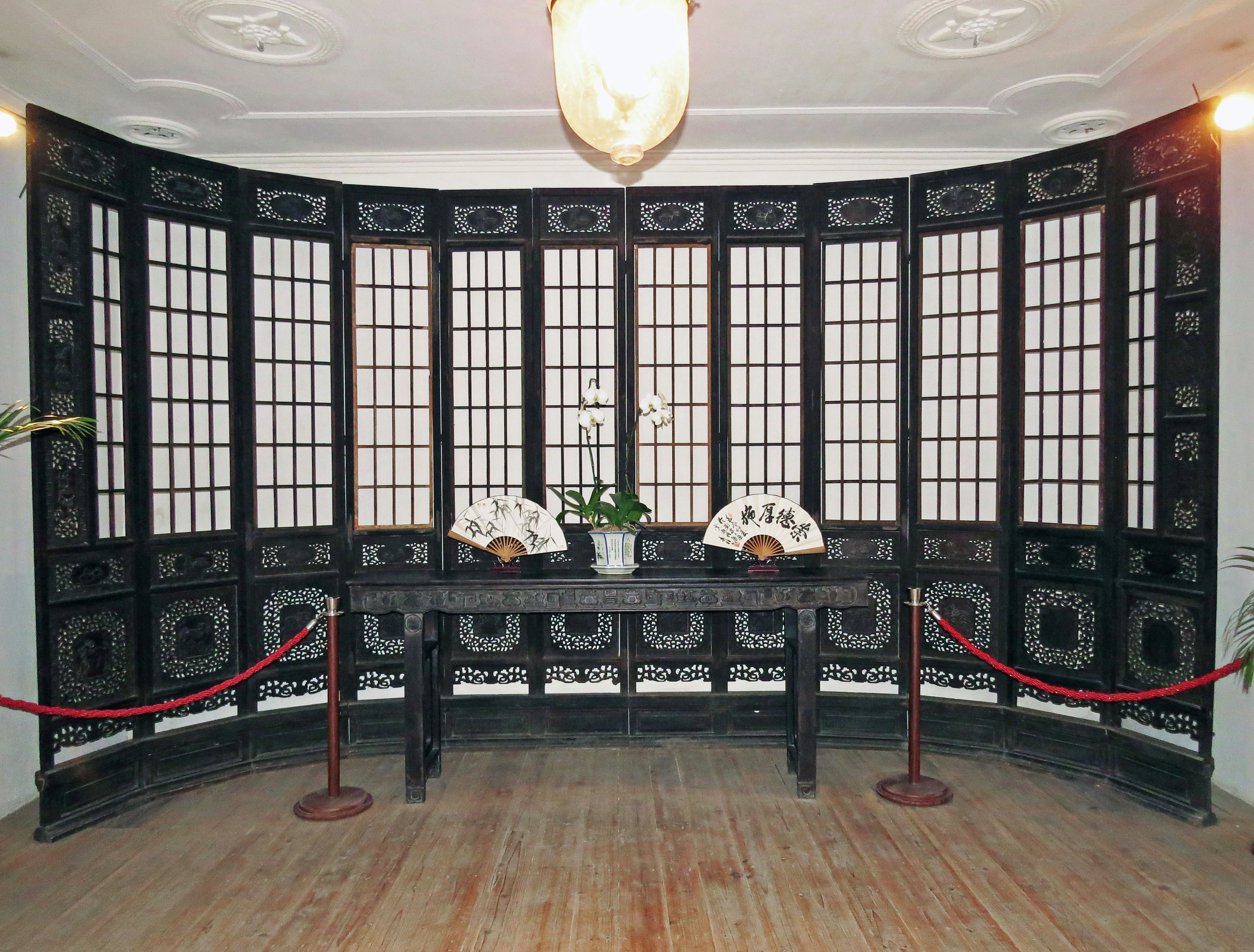 Interior of a traditional room with a black screen and table