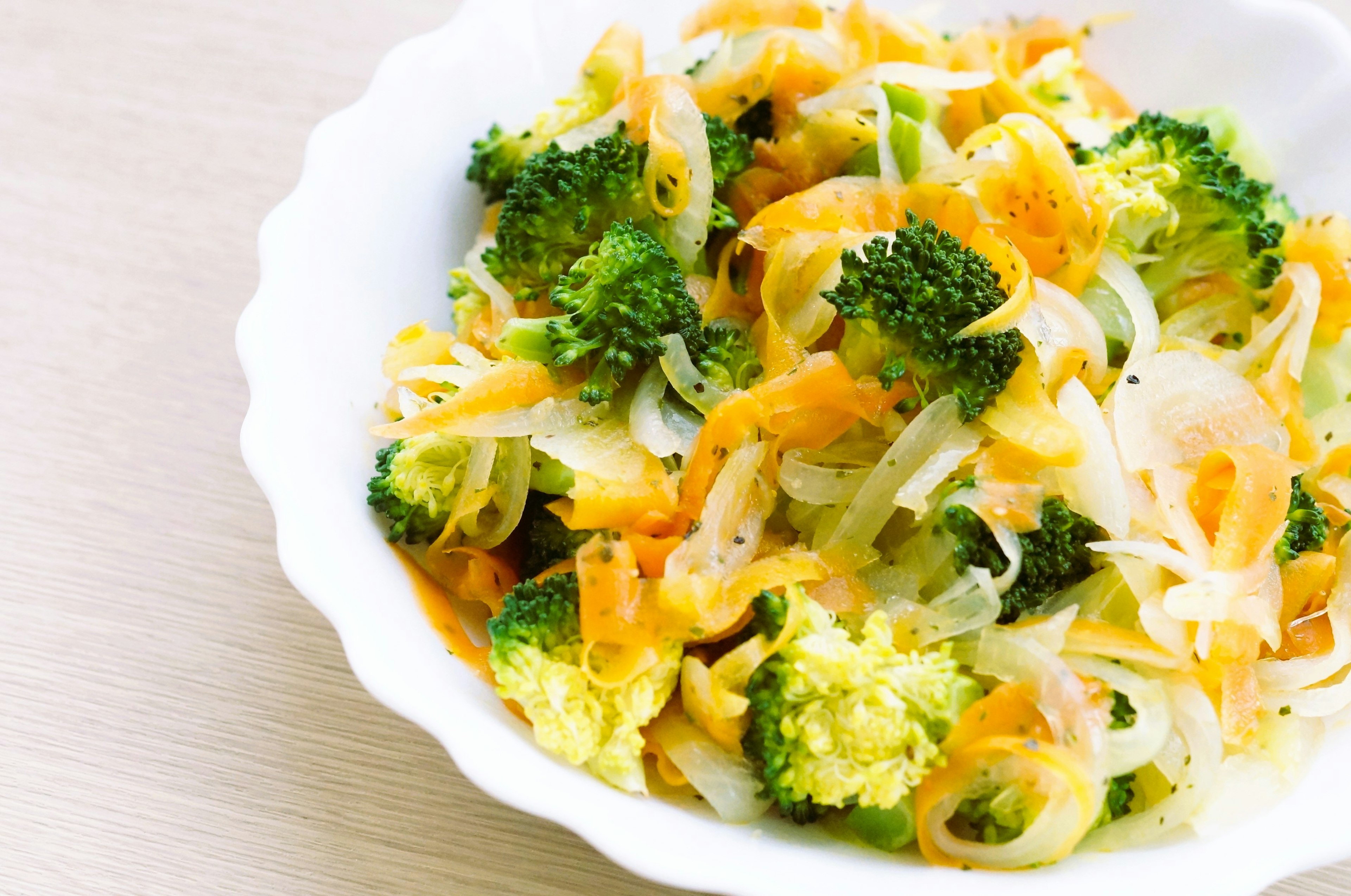 Creamy broccoli and onion salad