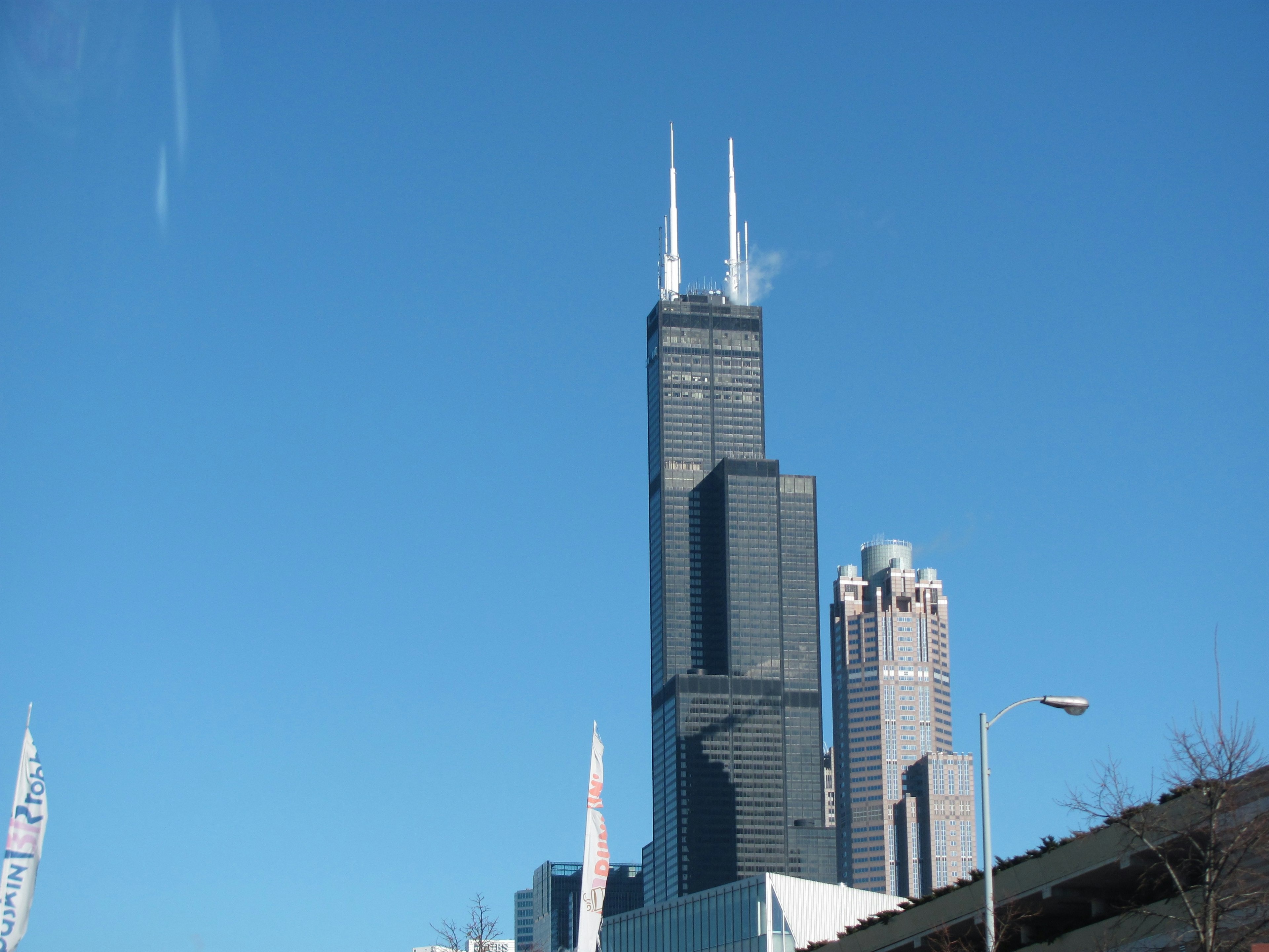 Willis Tower, die in der Skyline von Chicago ragt