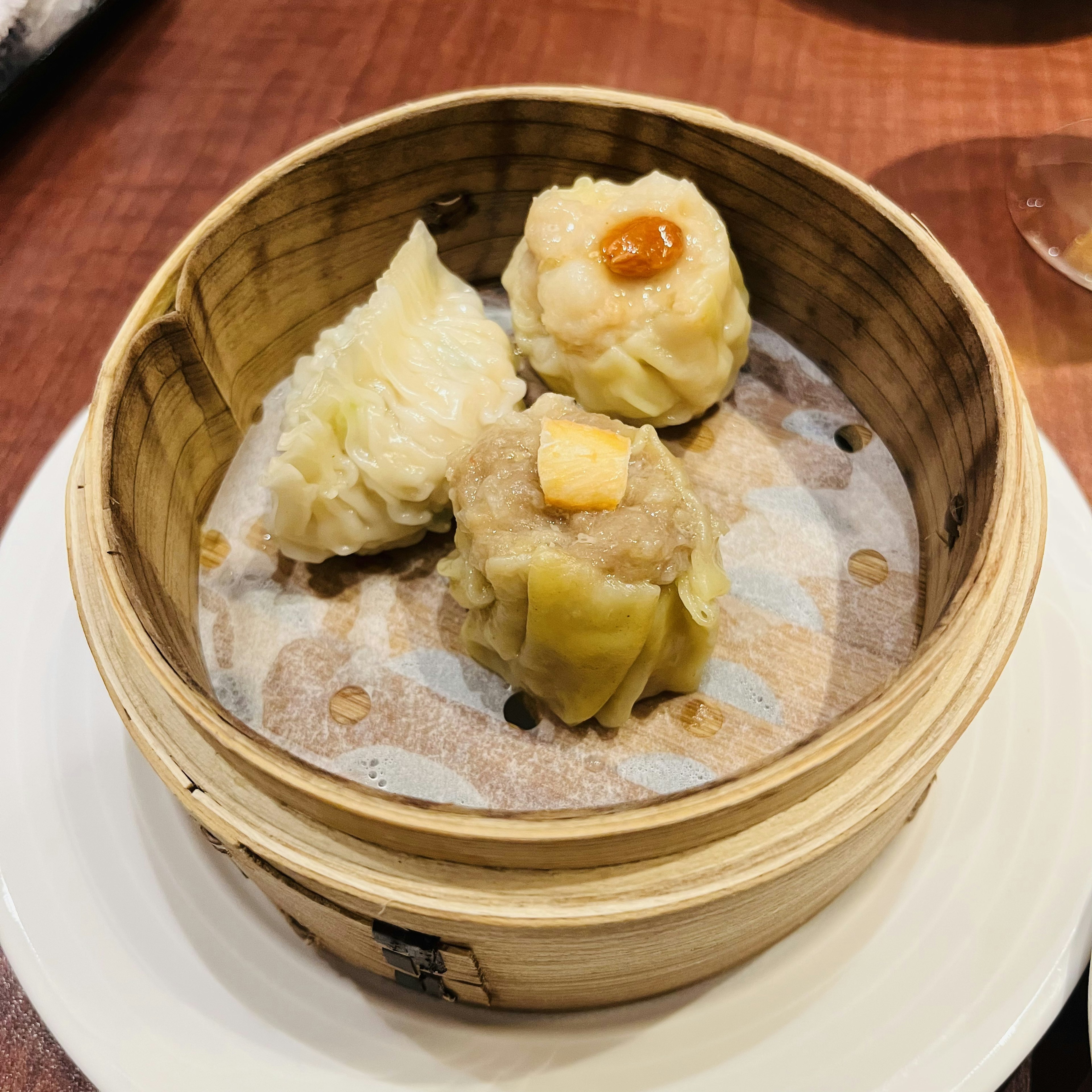 Món dim sum hấp trong xửng tre