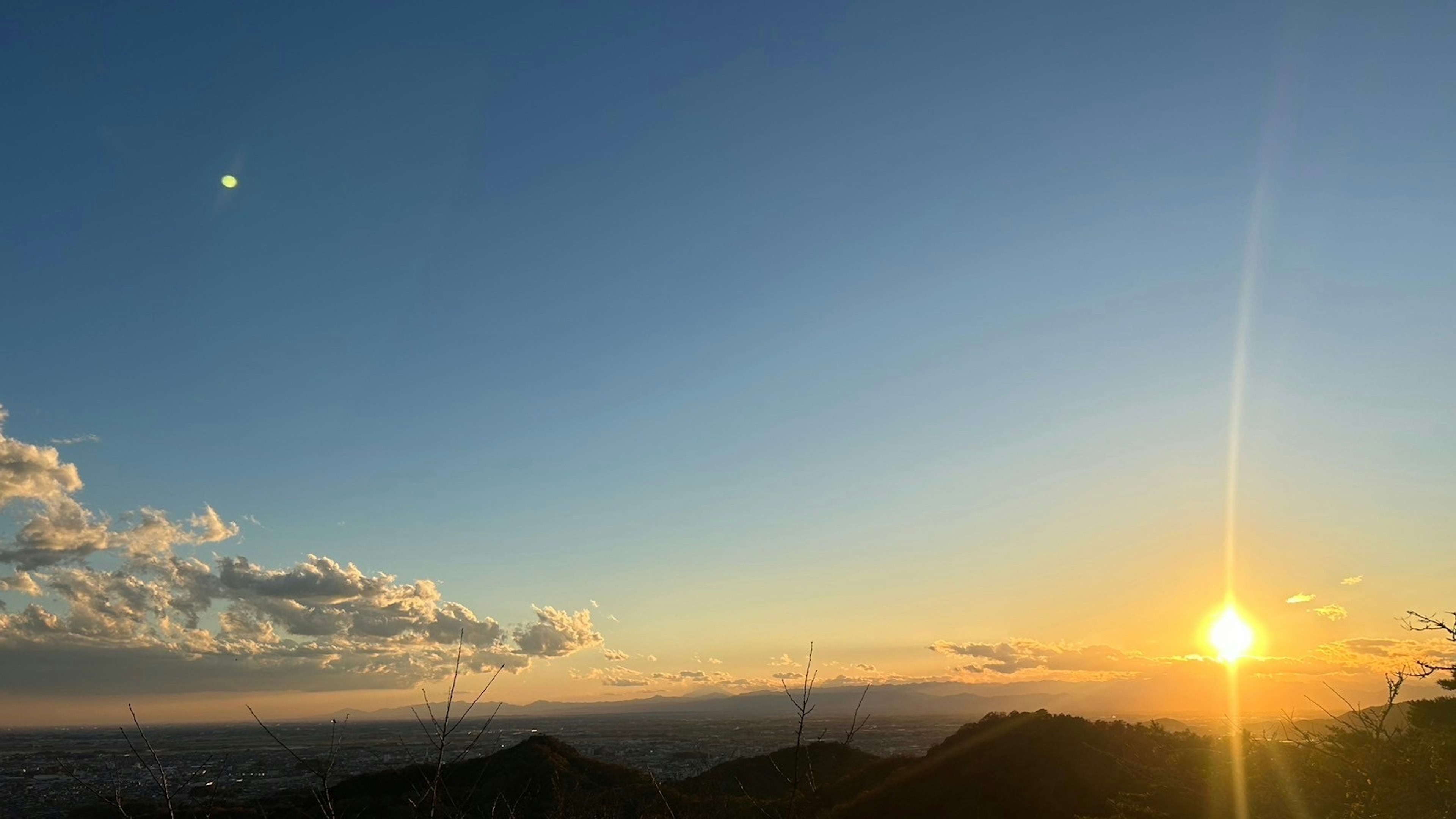 A beautiful sunset shining above the horizon in a scenic landscape