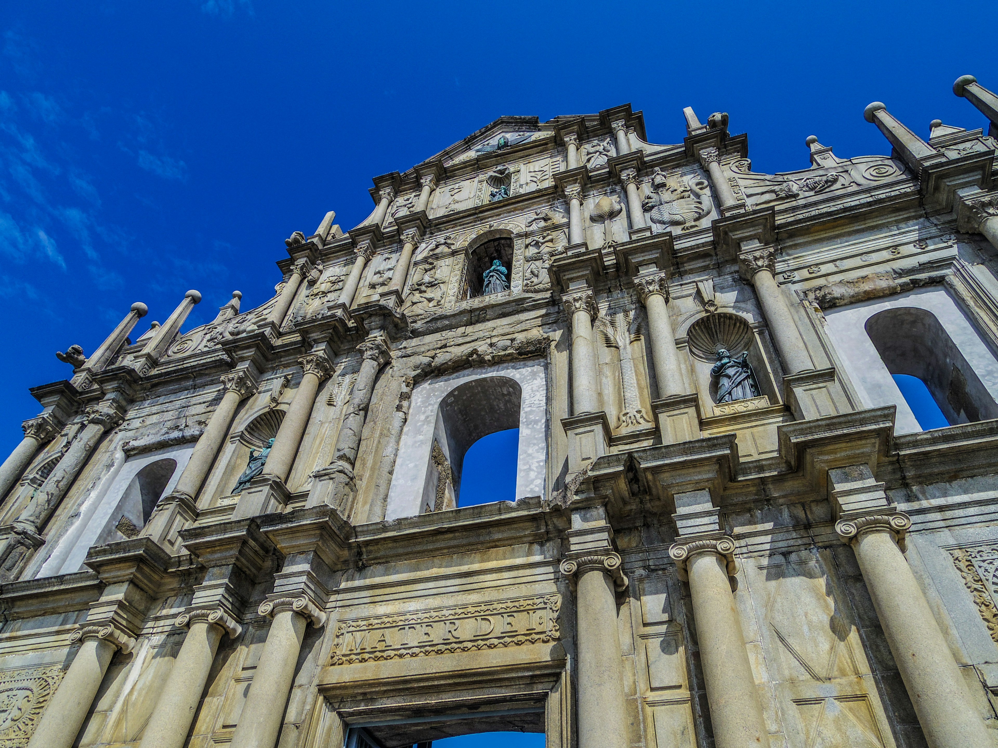 Facciata magnifica delle Rovine di San Paolo a Macao vista dal basso