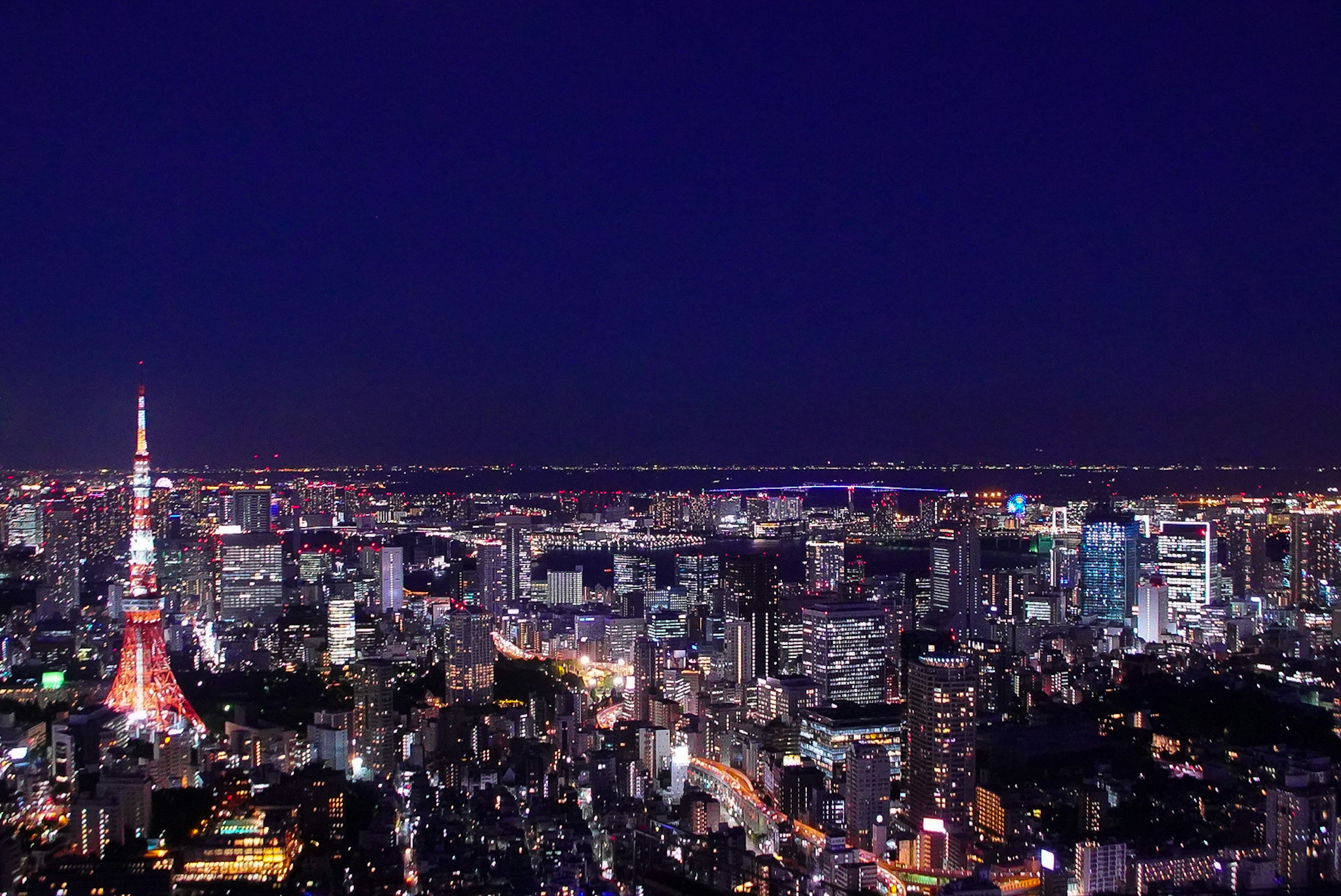 東京塔和城市燈光的夜景