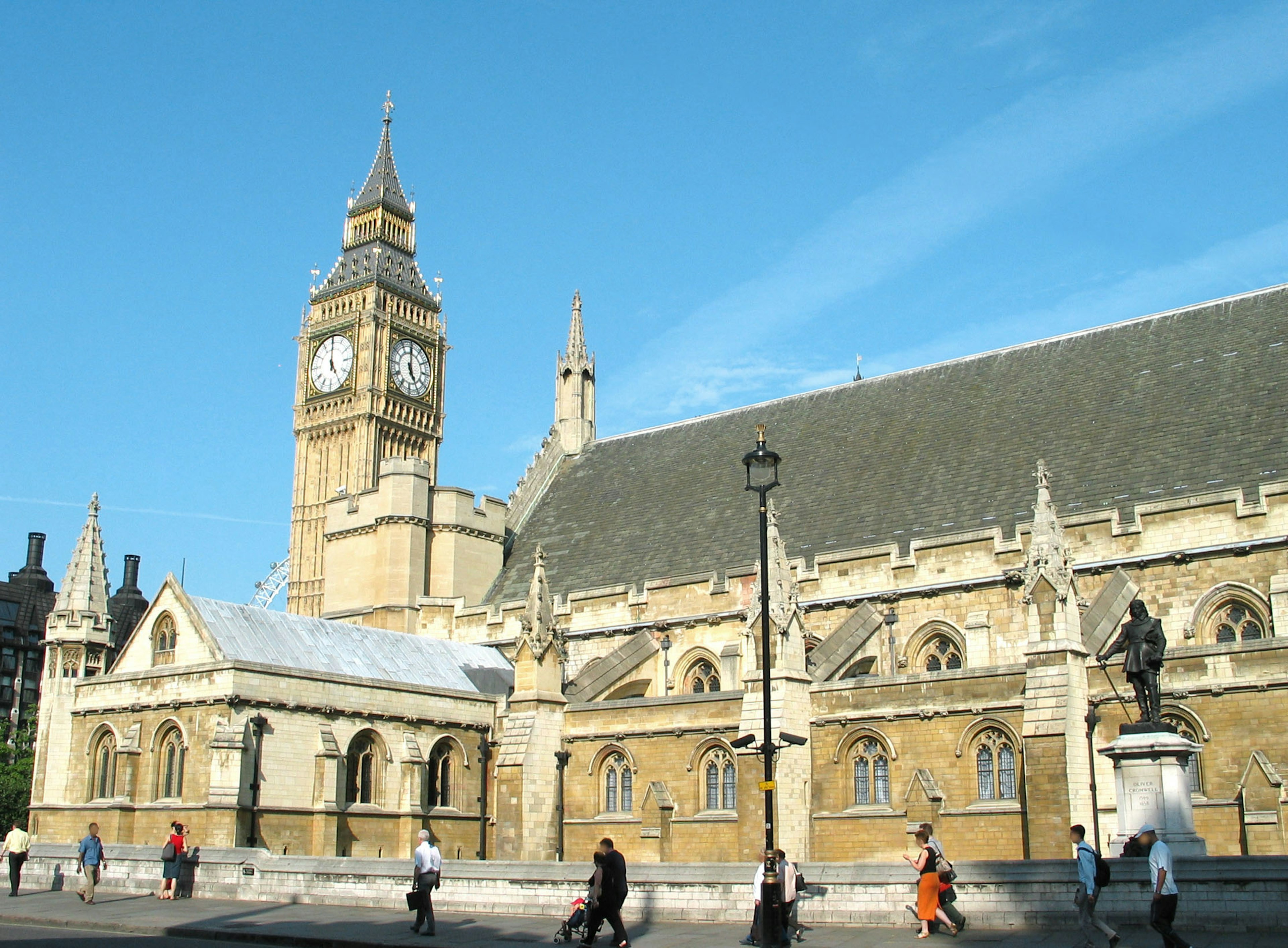 Vista di Big Ben e dell'abbazia di Westminster che mostra l'architettura gotica