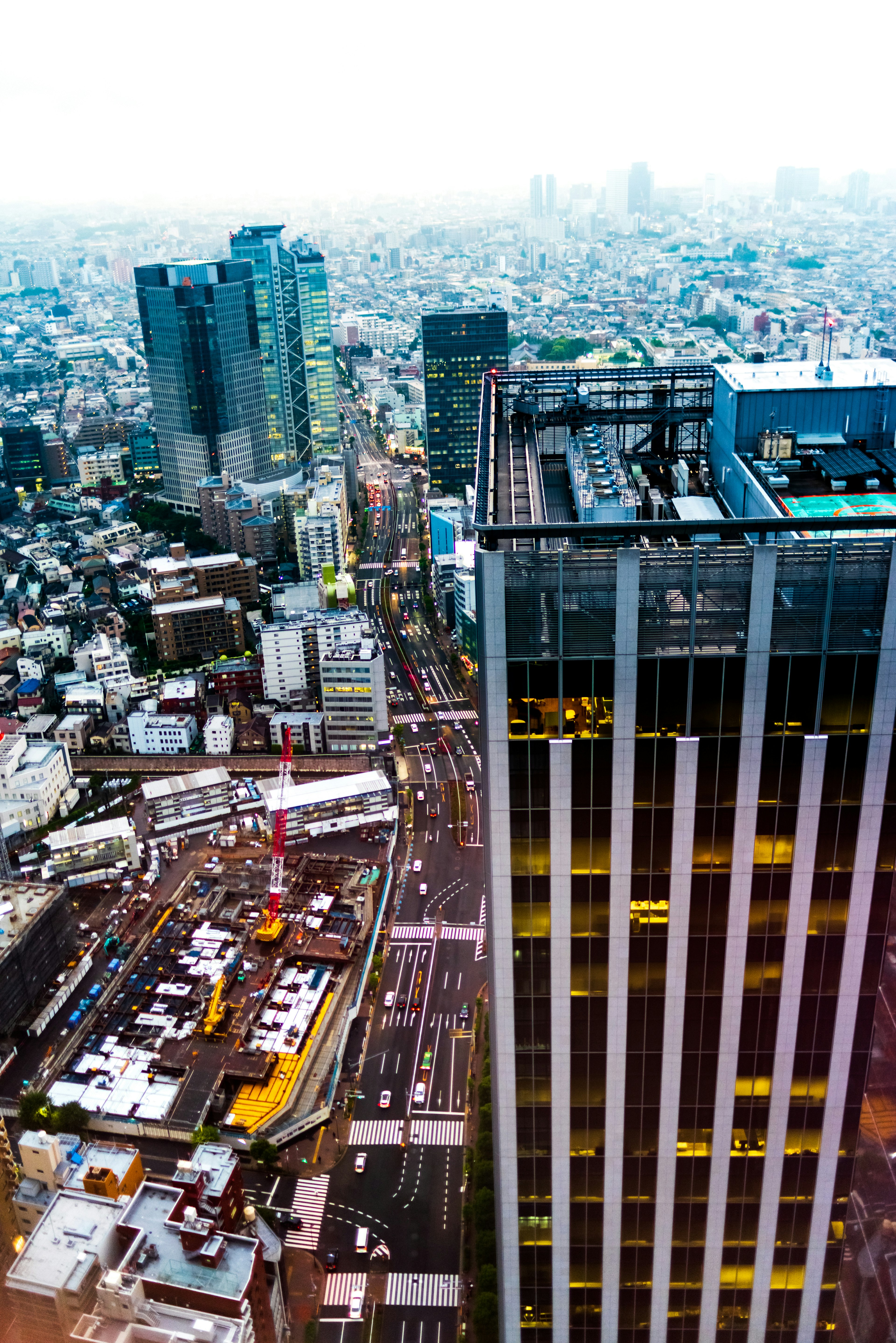 Vista panorámica de la ciudad desde la cima de un rascacielos