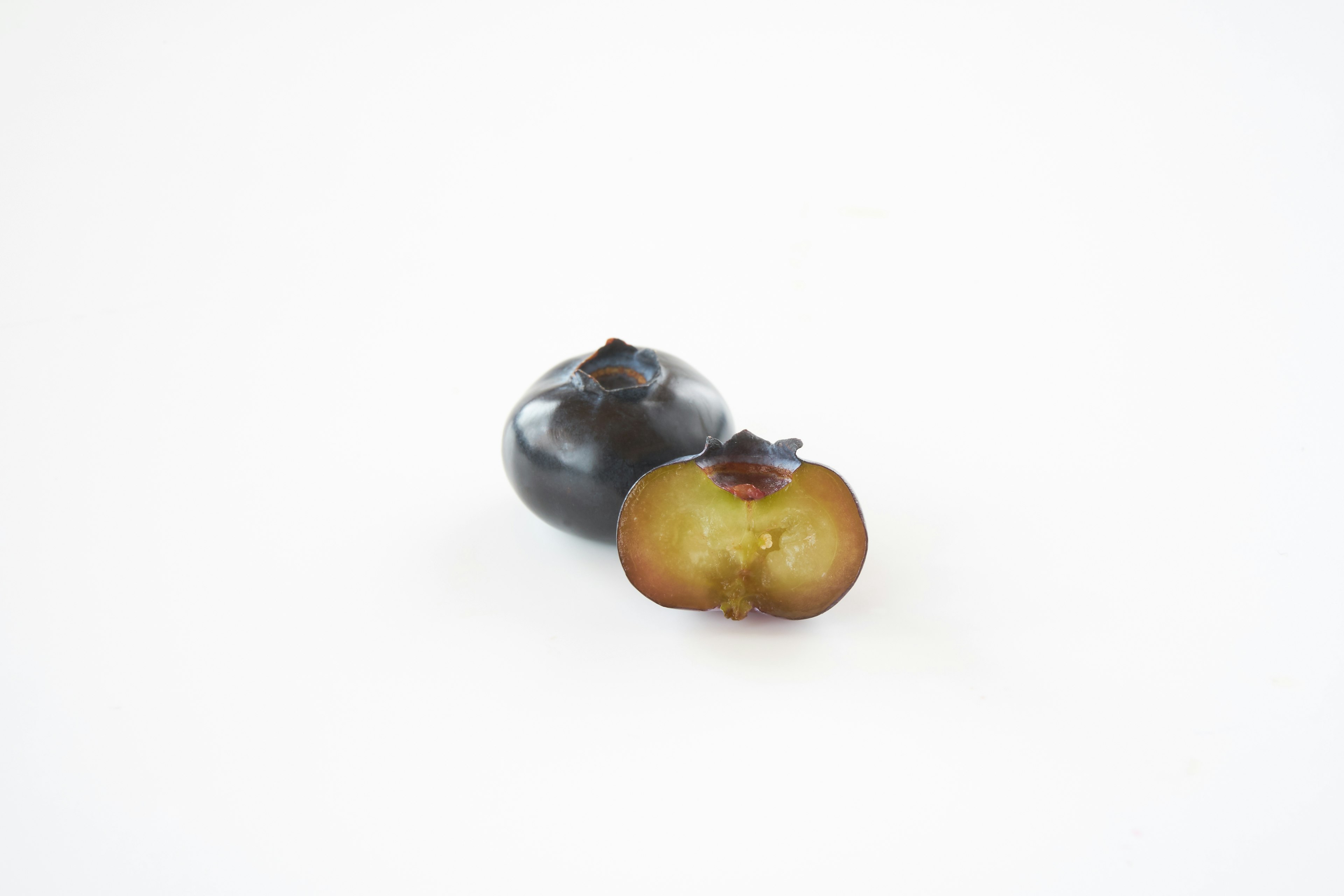 Black and red grapes placed on a white background