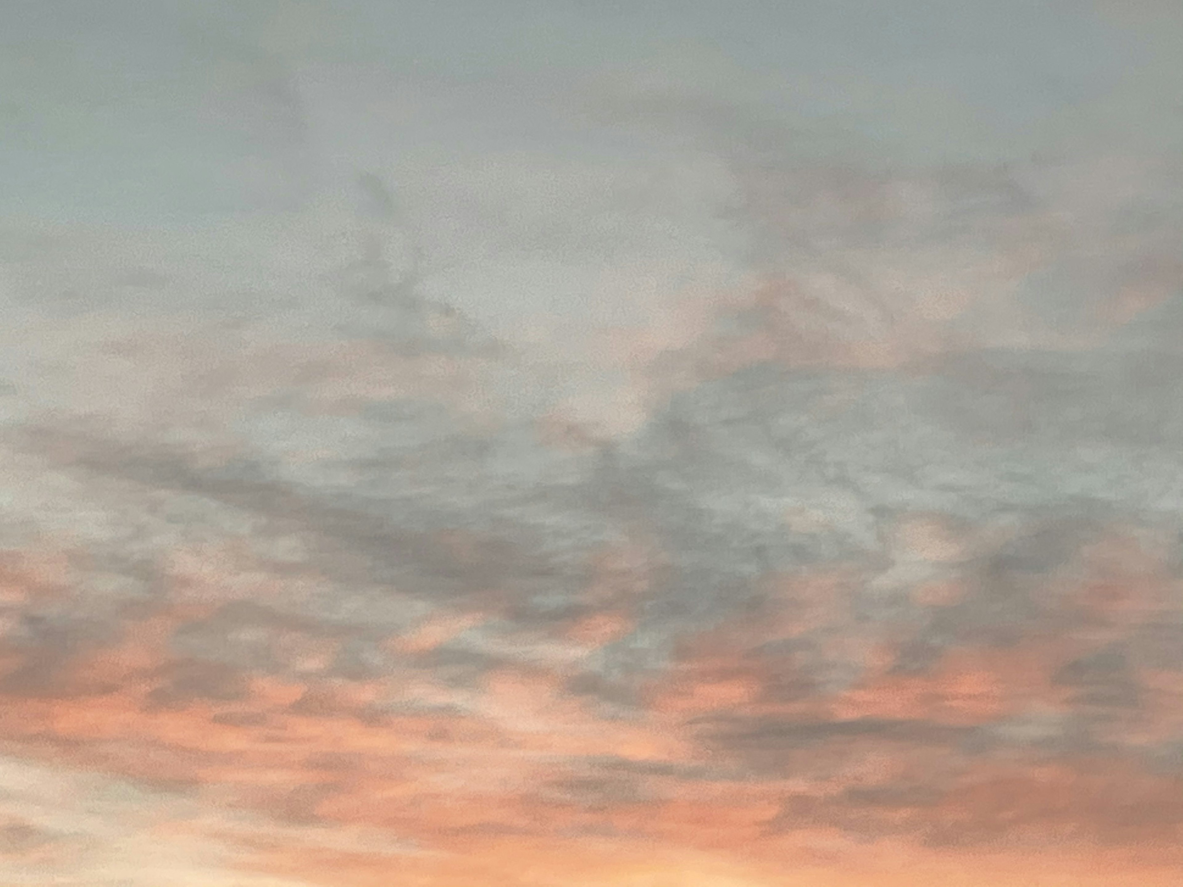 Cielo con hermoso degradado de nubes azules y naranjas