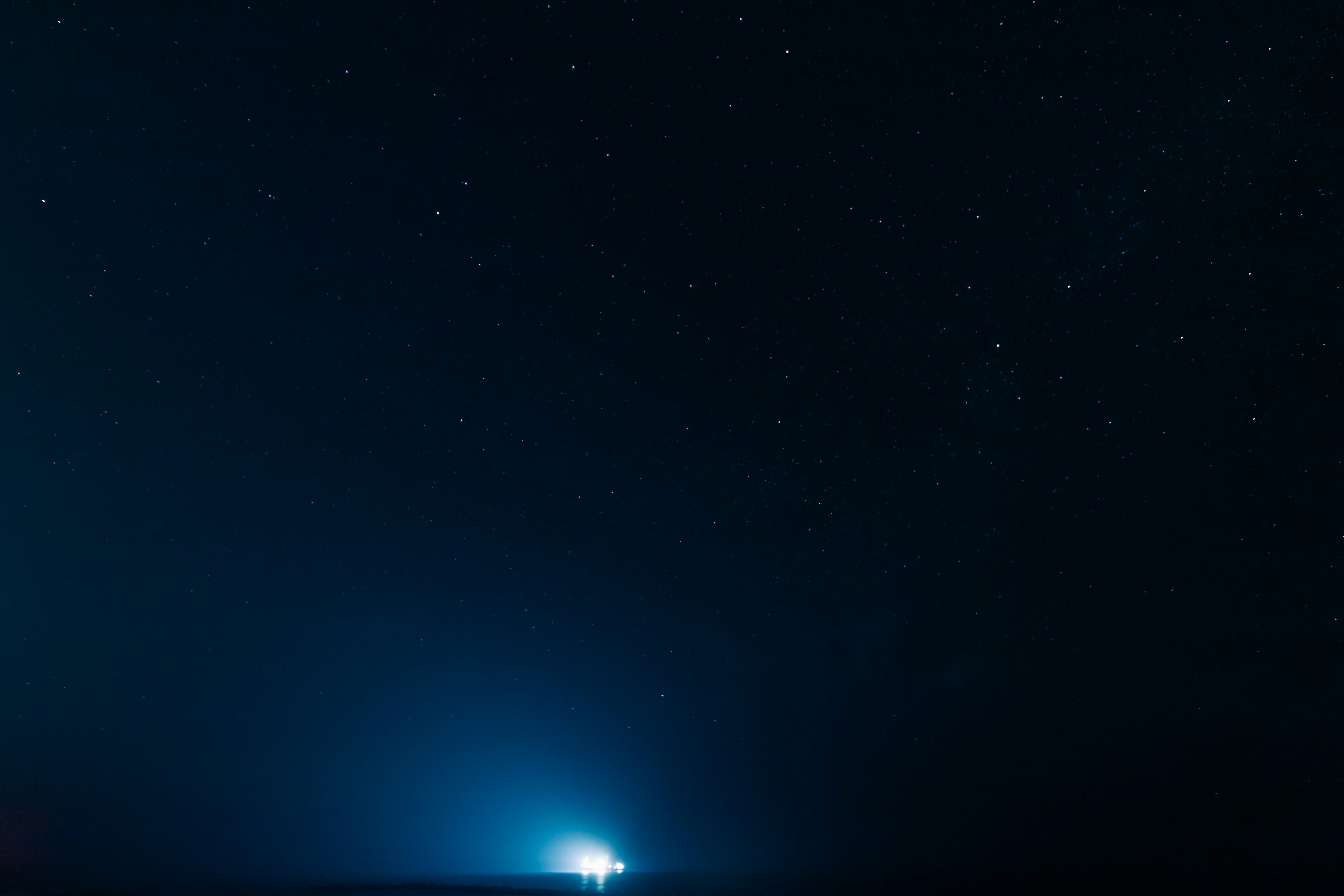 夜景，蓝光和星空