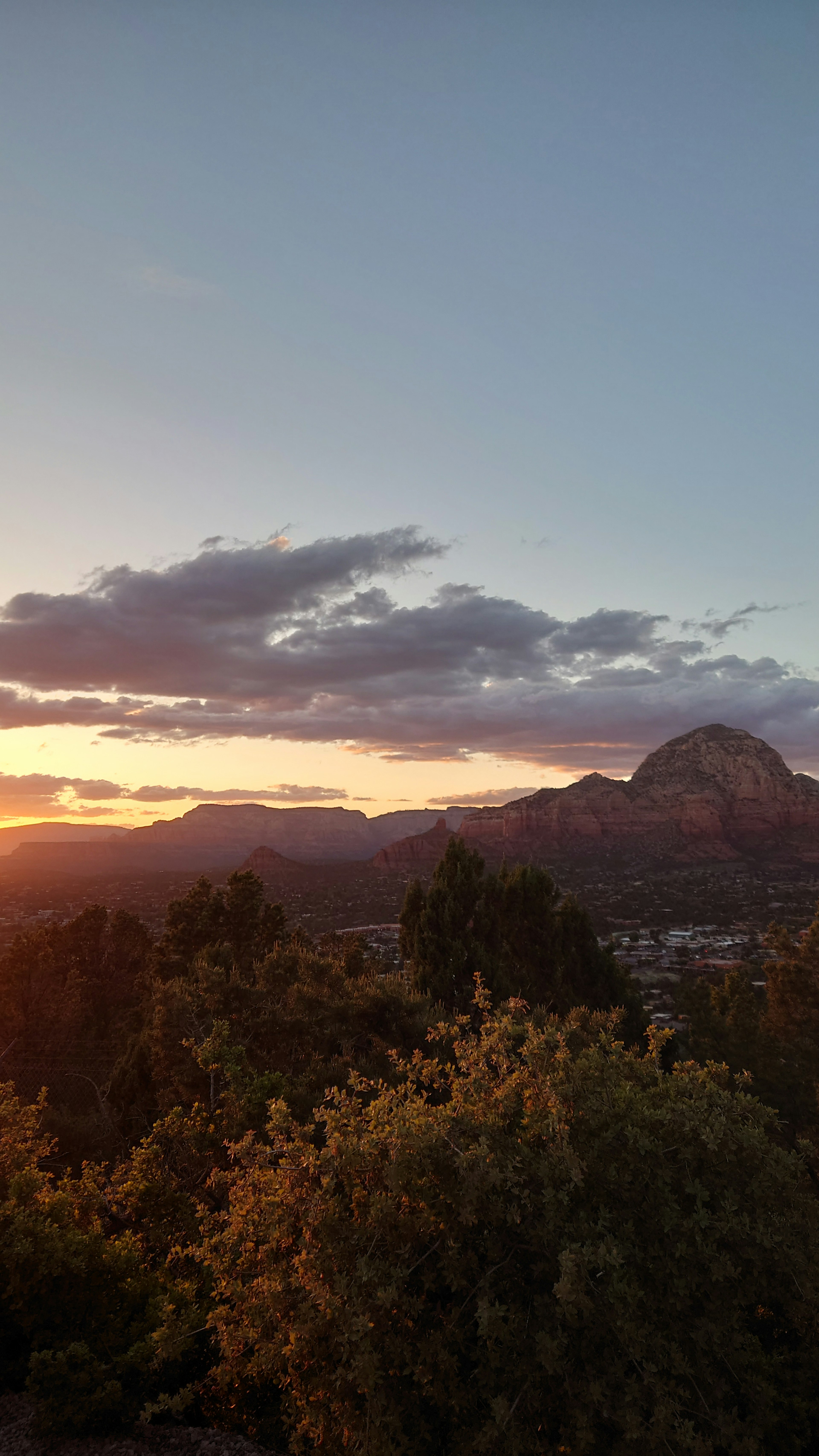 Khung cảnh đẹp của núi Sedona lúc hoàng hôn