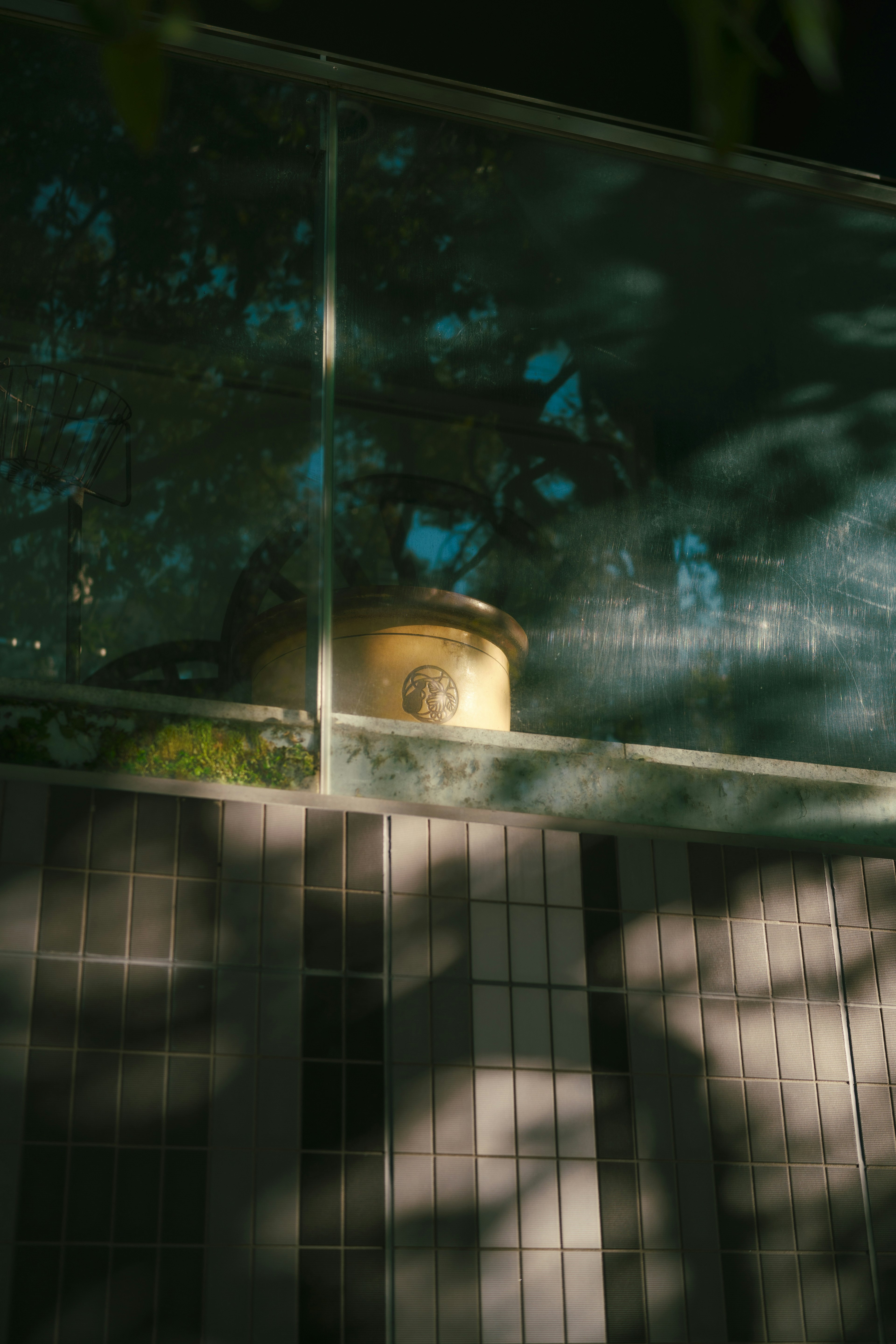 Golden object behind a transparent wall with shadow patterns